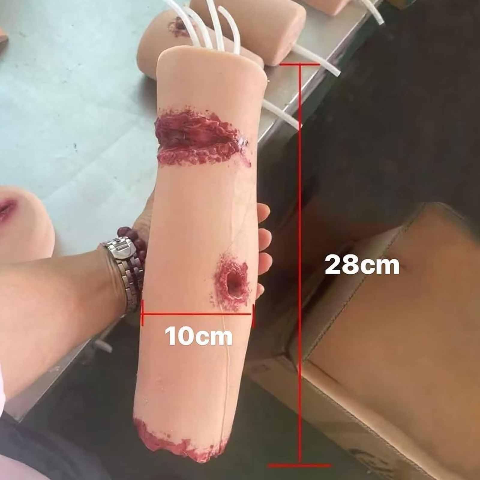 Model Rany Dolnej Części Nogi, Model Opatrunkowy Rany Łydki, Model Trenera Rany Opakowującej, 4 Symulowane Rany, Realistyczna Symulacja Rany Urazowej I Trwałe, Bezpieczne Materiały, Trwałe, Nadające