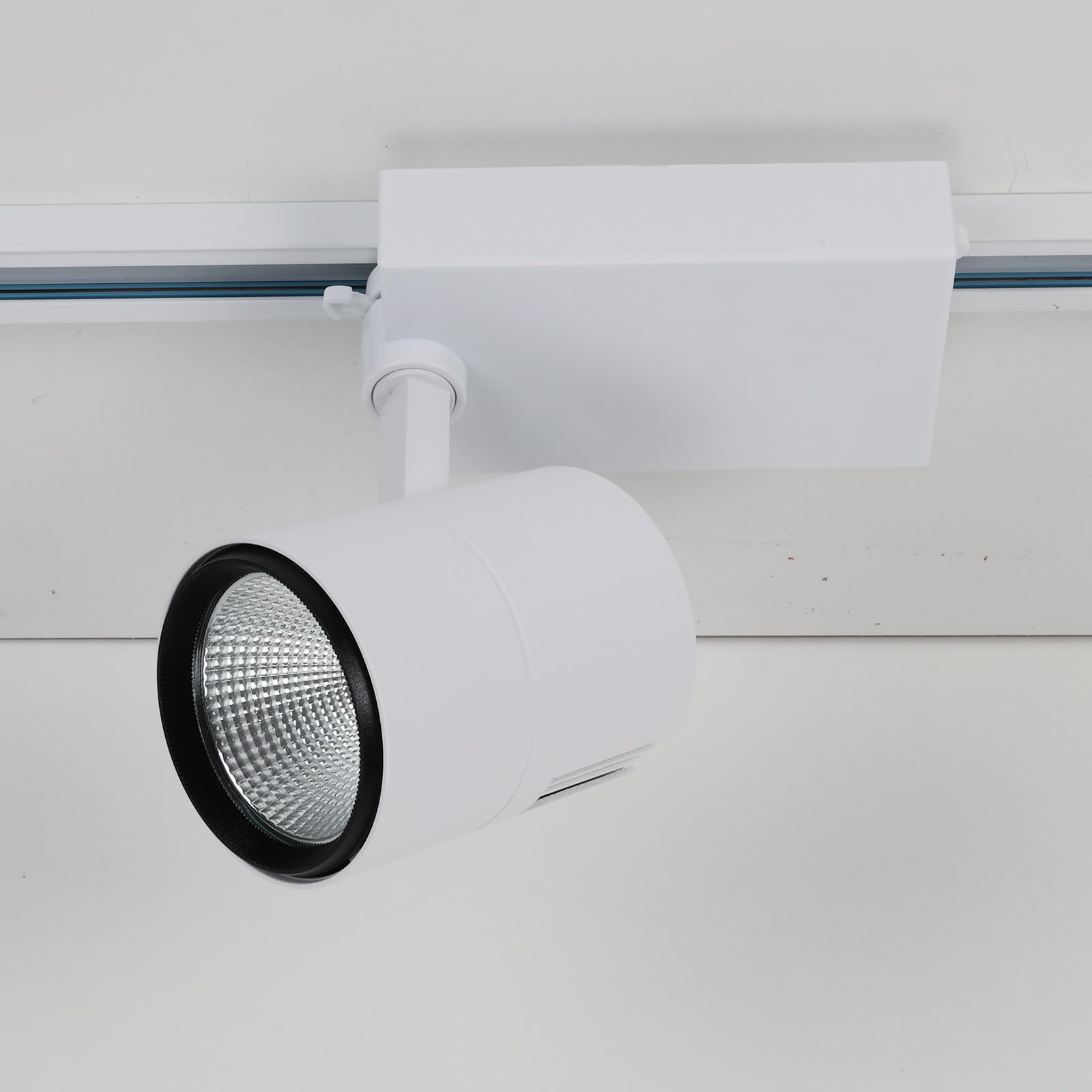 Alpinaluz Foco LED Blanco para Carril Monofásico 220V – 40W con CCT Ajustable 3000K/4000K/6000K – Proyector de Alta Potencia y Disipación de Calor – Orientable para Tiendas y Galerías