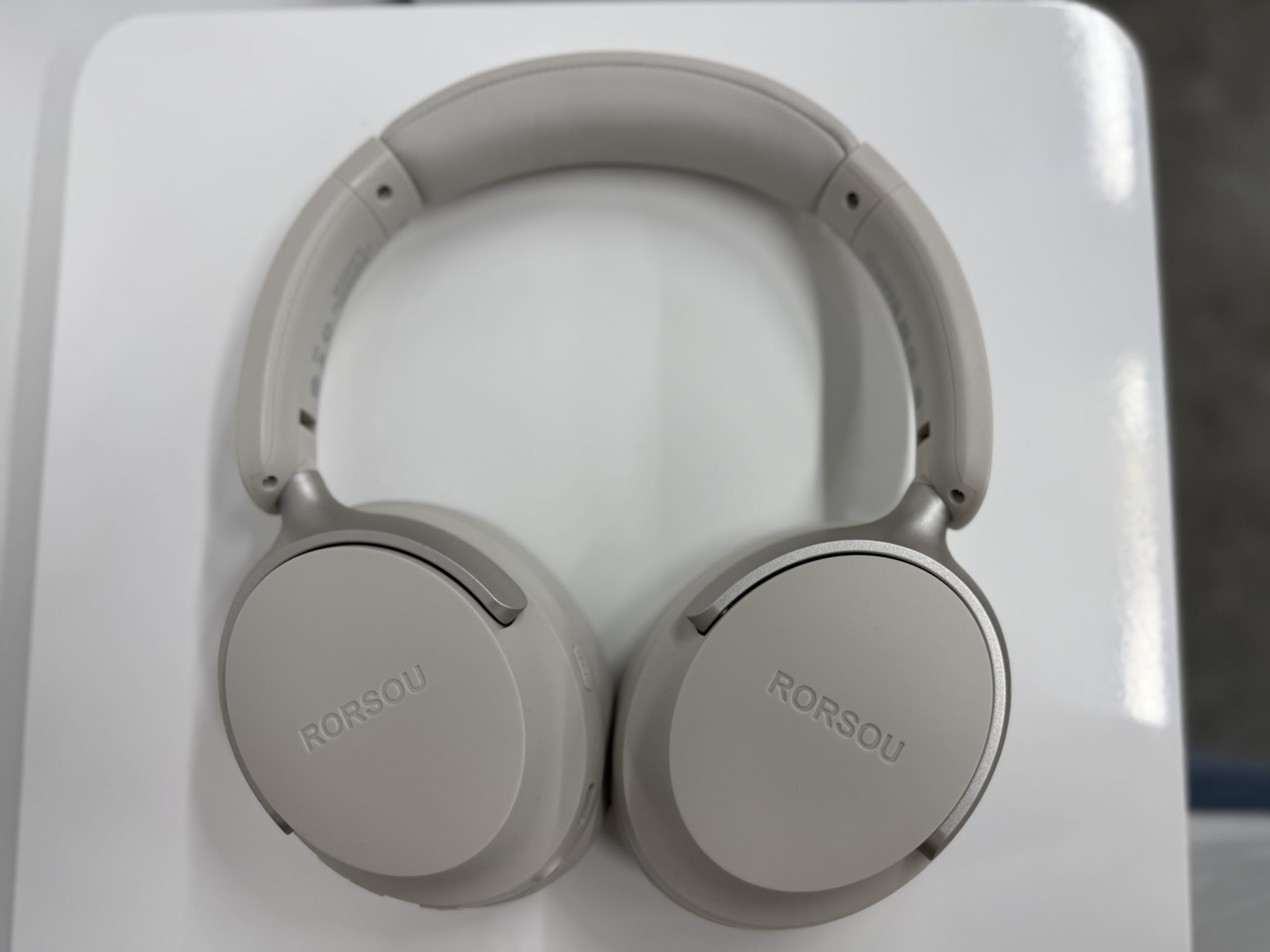 RORSOU B8 Cuffie Bluetooth su orecchio, 6 EQ modalità musicale e cuffie basse basse profonde da 50 ore con microfono, leggero Stereo pieghevole HiFi Grigio