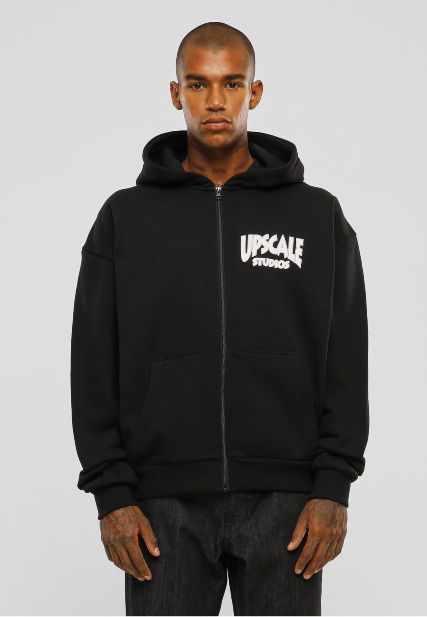 Mister Tee Upscale - Felpa con Cappuccio Unisex Upscale Studios Ultra Heavy Oversize Zip Jacket, Unisex con Zip con Stampa Posteriore, Nero, M