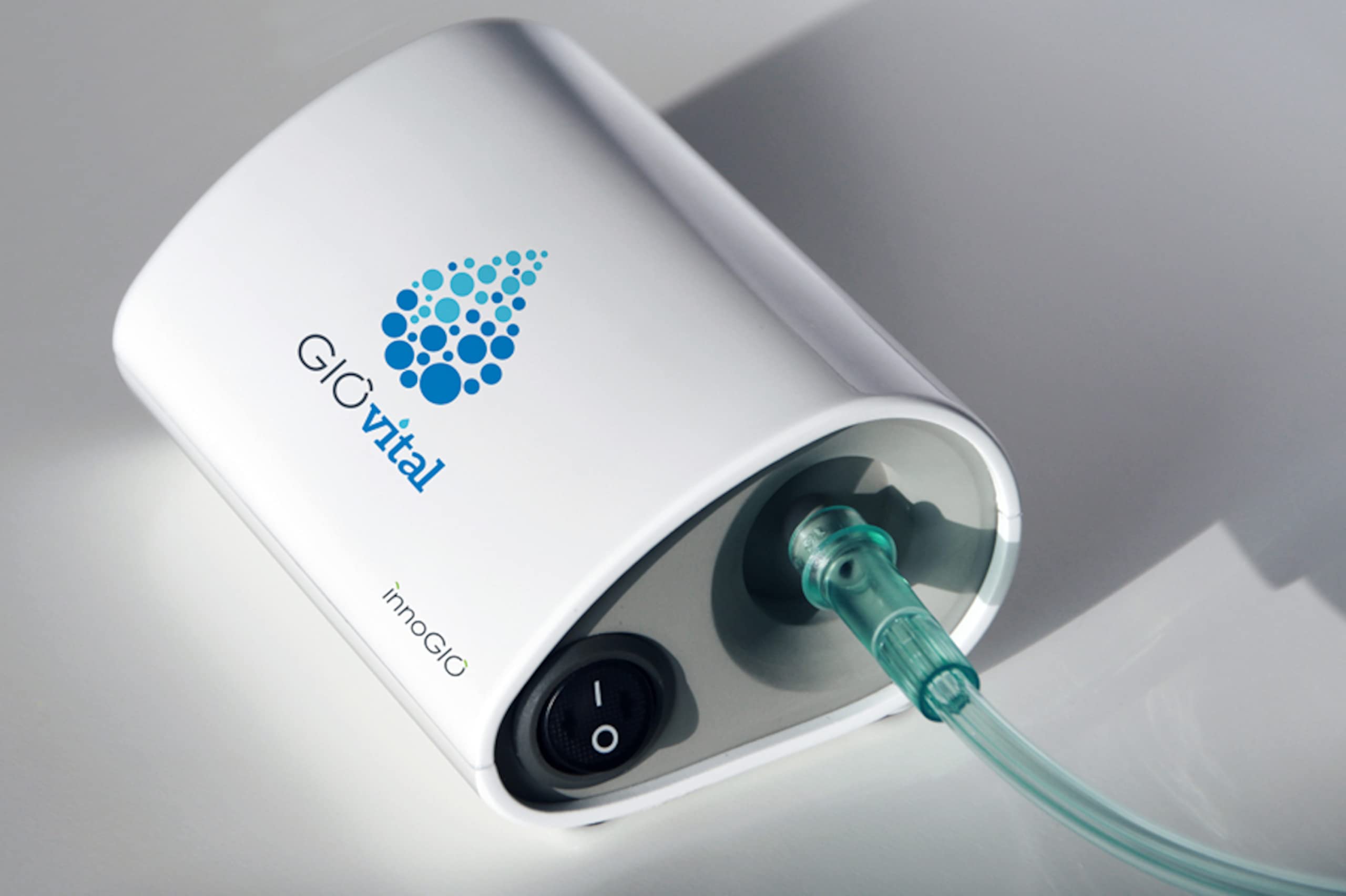 InnoGIO GIOvital, Vernebler mit Elektrischem Kompressor für Erwachsene & Kinder, Tragbarer Inhalator für Aroma- & Phytotherapie, Atemgerät mit Masken, Mundstücken, Schlauch, Nebulizer & Filter