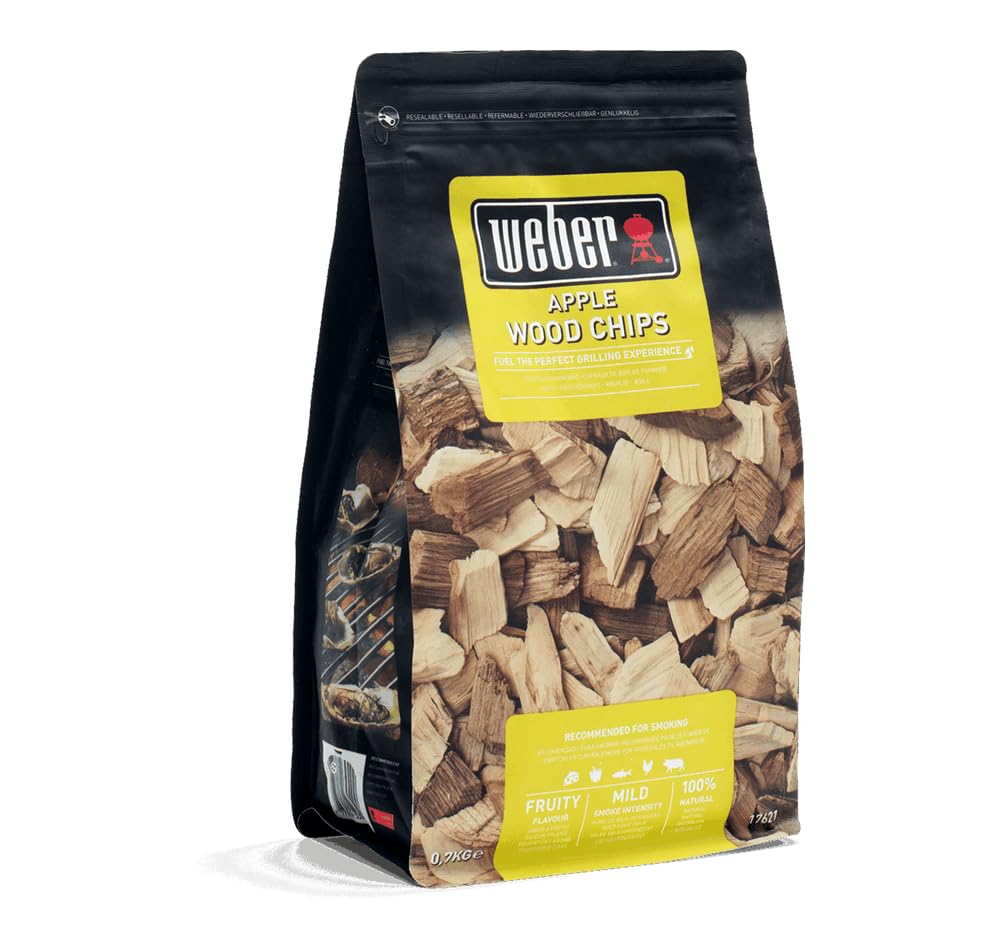 Weber Applewood Smoking Chips (700g Pack) - subtle aroma, ideal for cheese, vegetables, fish, poultry, pork & game, EU product, sustainably sourced, FSC certified wood (17621)