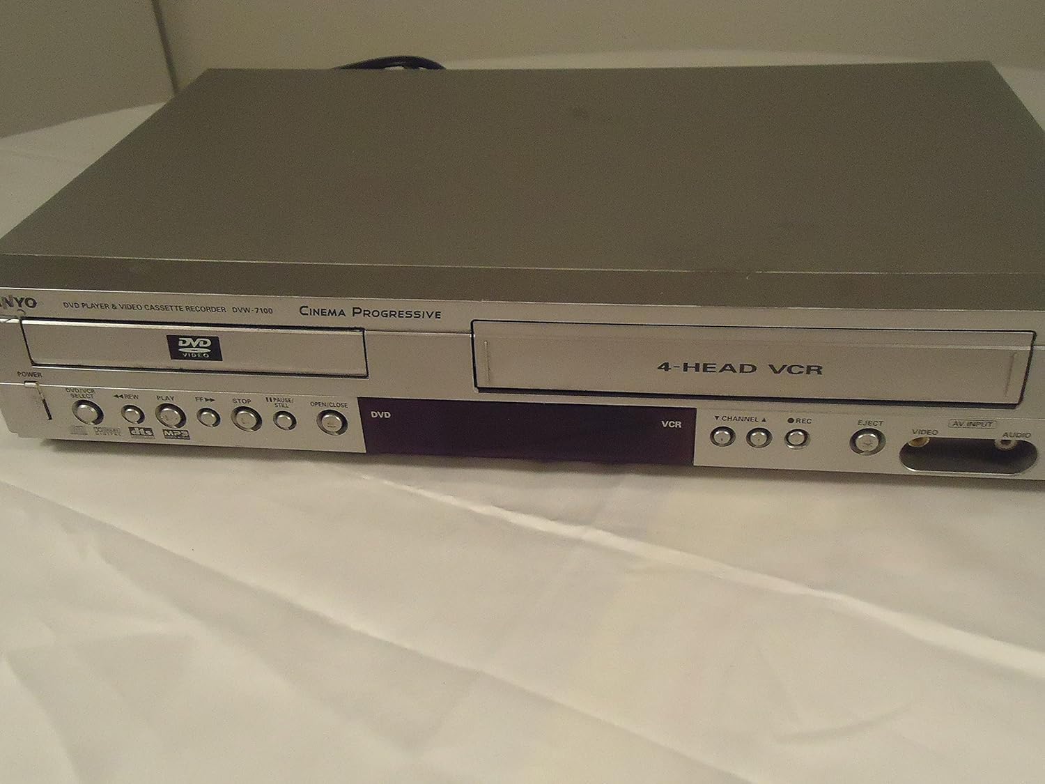 Sanyo DVW7100 DVD player with Built-in 4-HEAD Hi-Fi VCR recorder (Renewed)