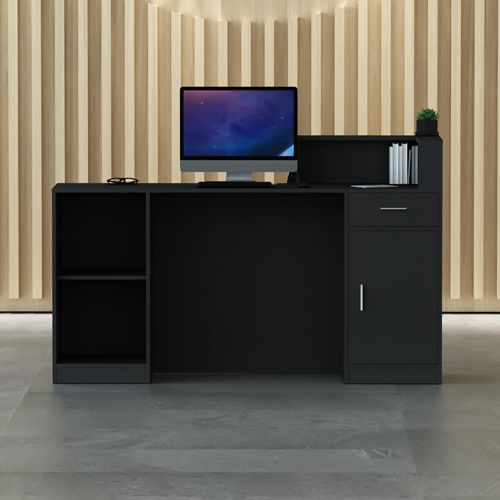 Nowoczesne drewniane biurko z Der Sto - czarna narożna listwa do salonu, sklepu odzieżowego, hotelu, biura - 160 x 42 x 100 cm
