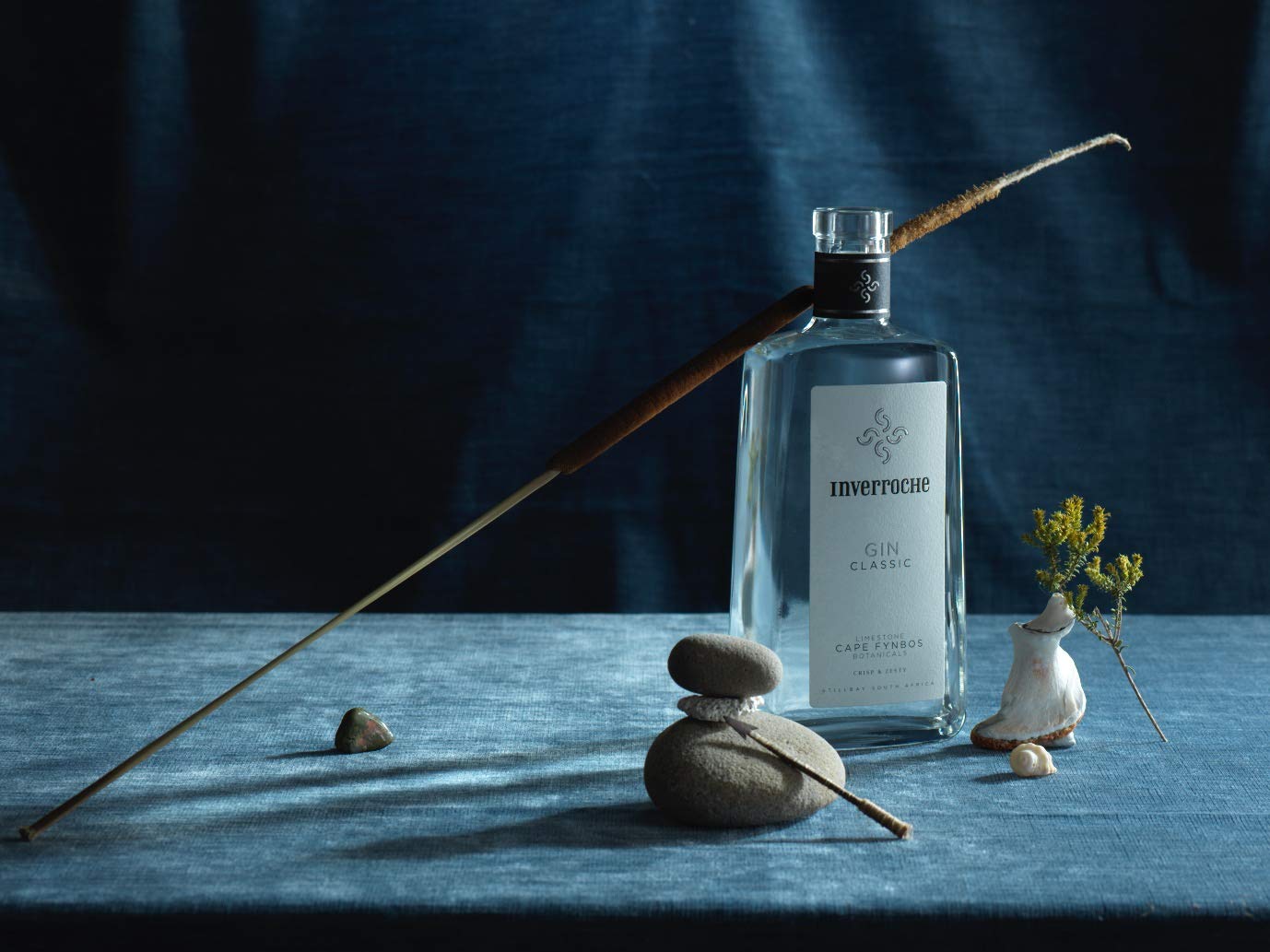 Inverroche Classic Gin, Botanica Fynbos del Capo Occidentale con Citrus Buchu, vol 43%, 70 CL