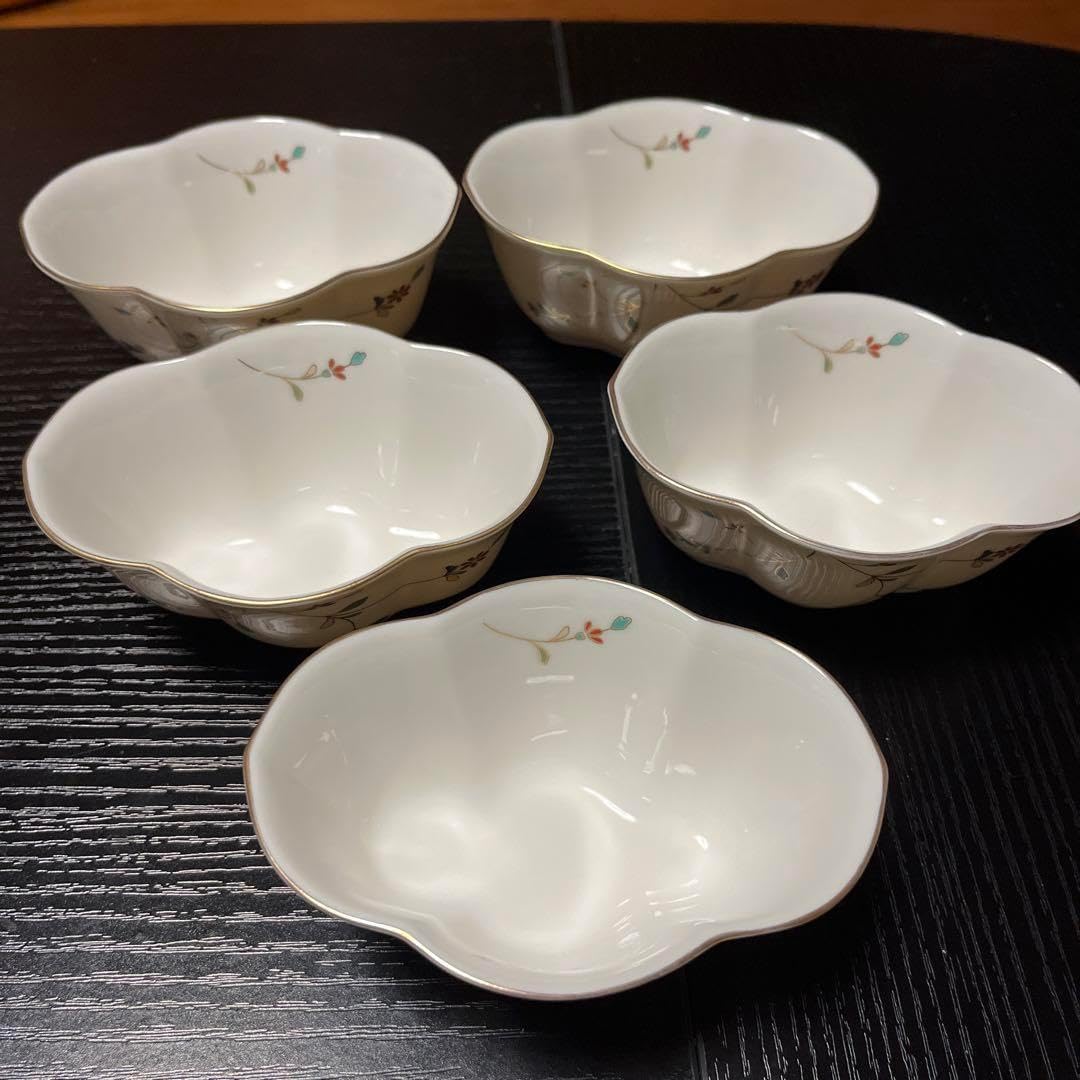 有田焼 幸山窯 皿 未使用 有田焼 ARITA 幸山窯 三段重 大輪牡丹 手提 有田焼 幸山窯 皿 未使用 有田焼 ARITA 幸山窯 三段重 大輪牡丹 手提