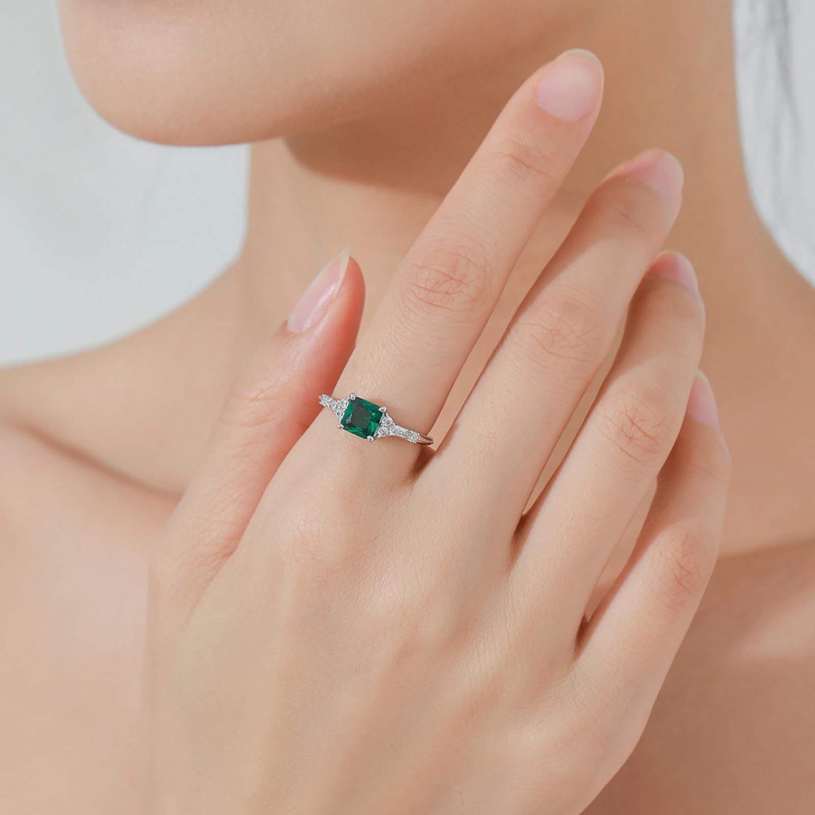 Pierścionek z białego złota 9K, pierścionek damski 6 mm szmaragd laboratoryjny zielony 1,25 ct moissanit