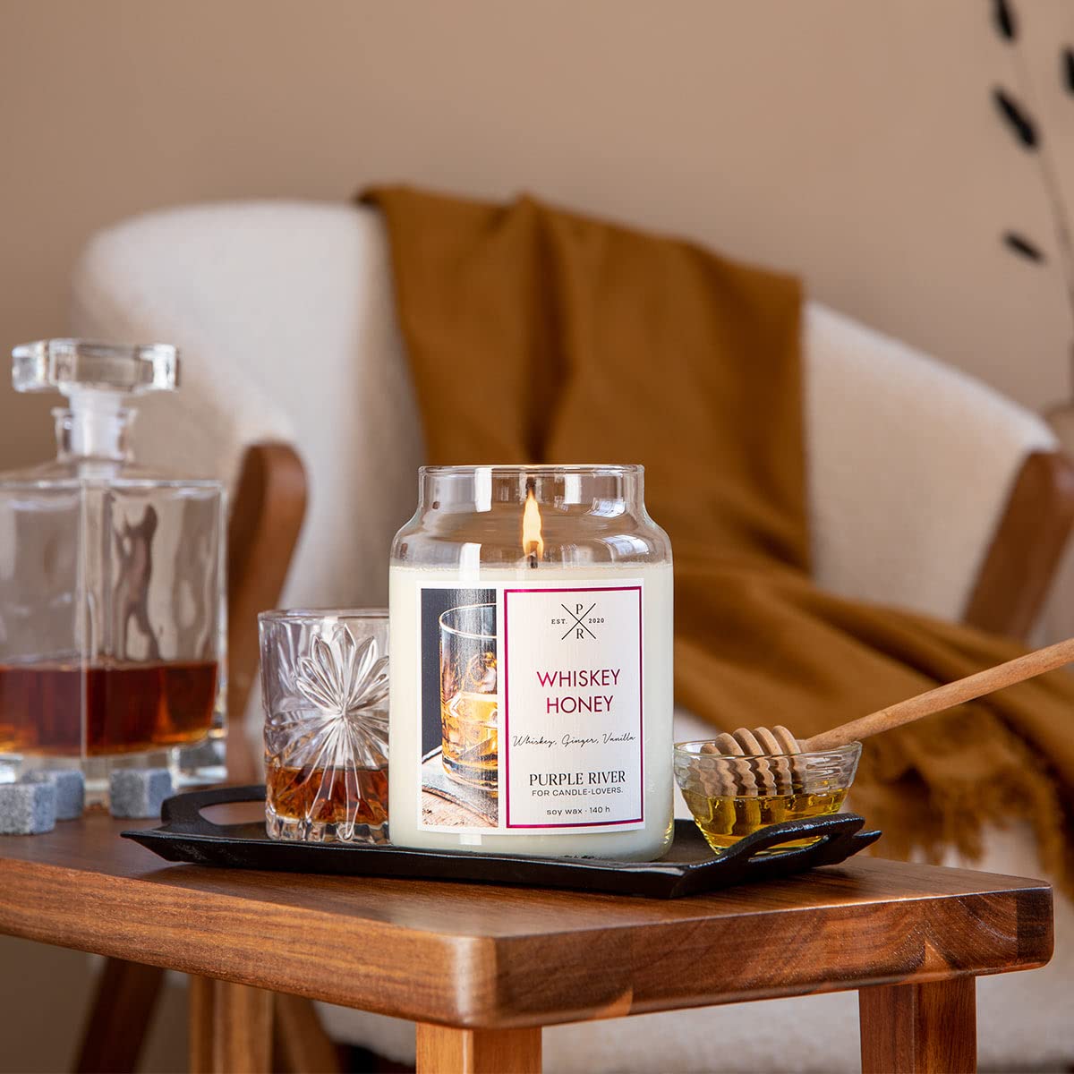 Duża świeca zapachowa w słoiku z pokrywką | Whiskey Honey | świeca zapachowa dla mężczyzn, długi czas palenia (140 h), świeca zapachowa z wosku sojowego, białe (623 g)