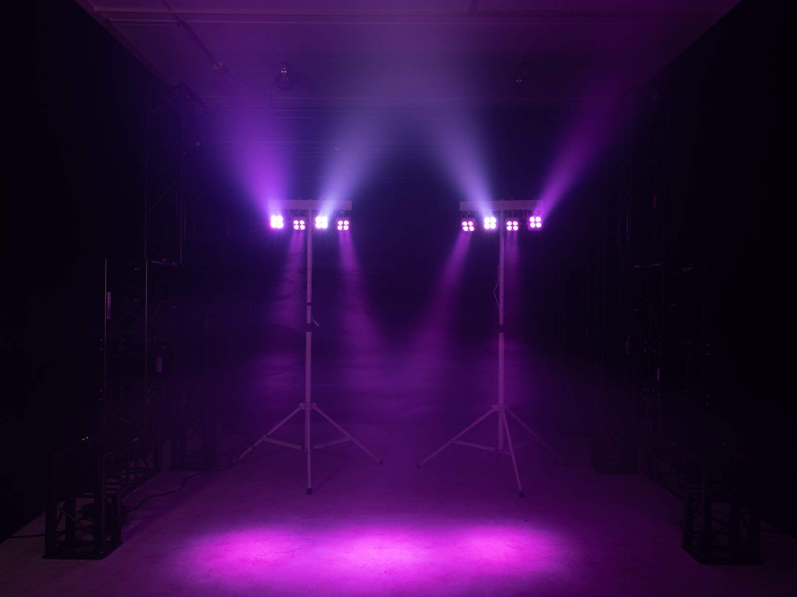 EUROLITE LED KLS-180 Kompakt-Lichtset weiß | Bar mit 4 RGBW-Spots und 4 weißen Strobe-LEDs