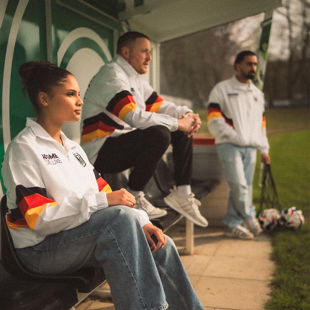Home Deluxe TEAM DEUTSCHLAND - Trainingsjacke 2026 - Weiß | Nahtlose Retro-Optik Jacke, Fußballjacke