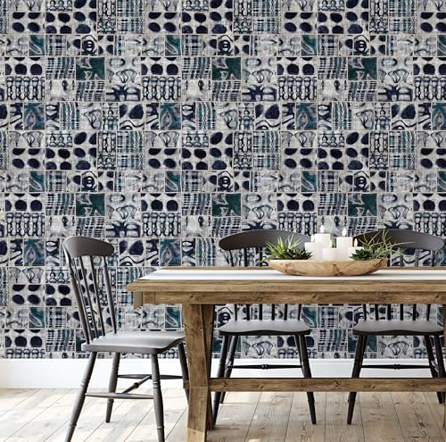 Papier peint patchwork abstrait moderne bleu pour masquer un mur abîmé et décorer le salon