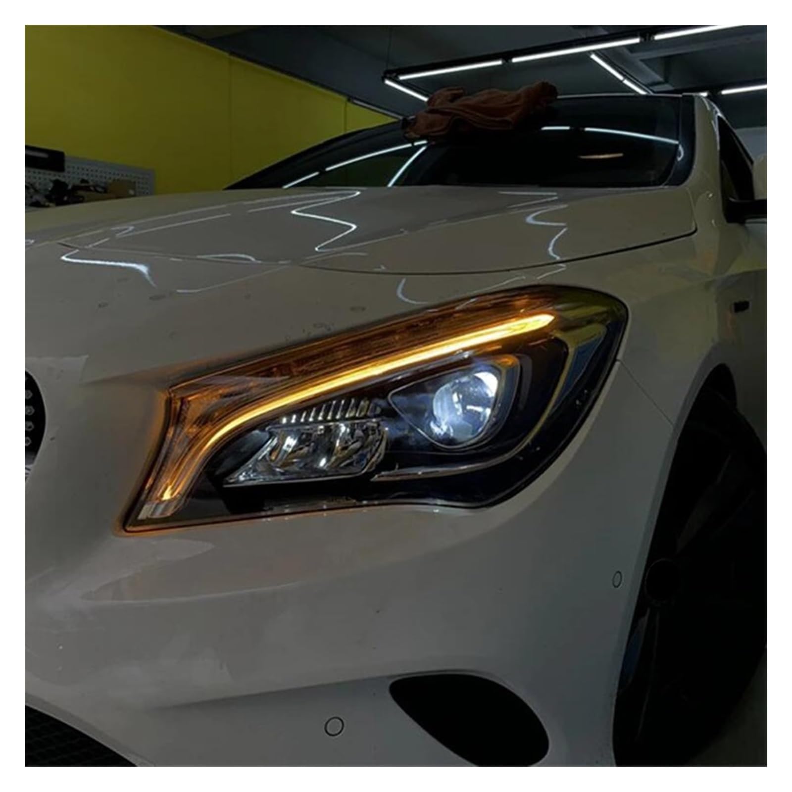 Fari Anteriori per Auto Ford W117 CLA 180 200 220 250 260 2013-2019 con luci diurne a LED e indicatori di direzione.