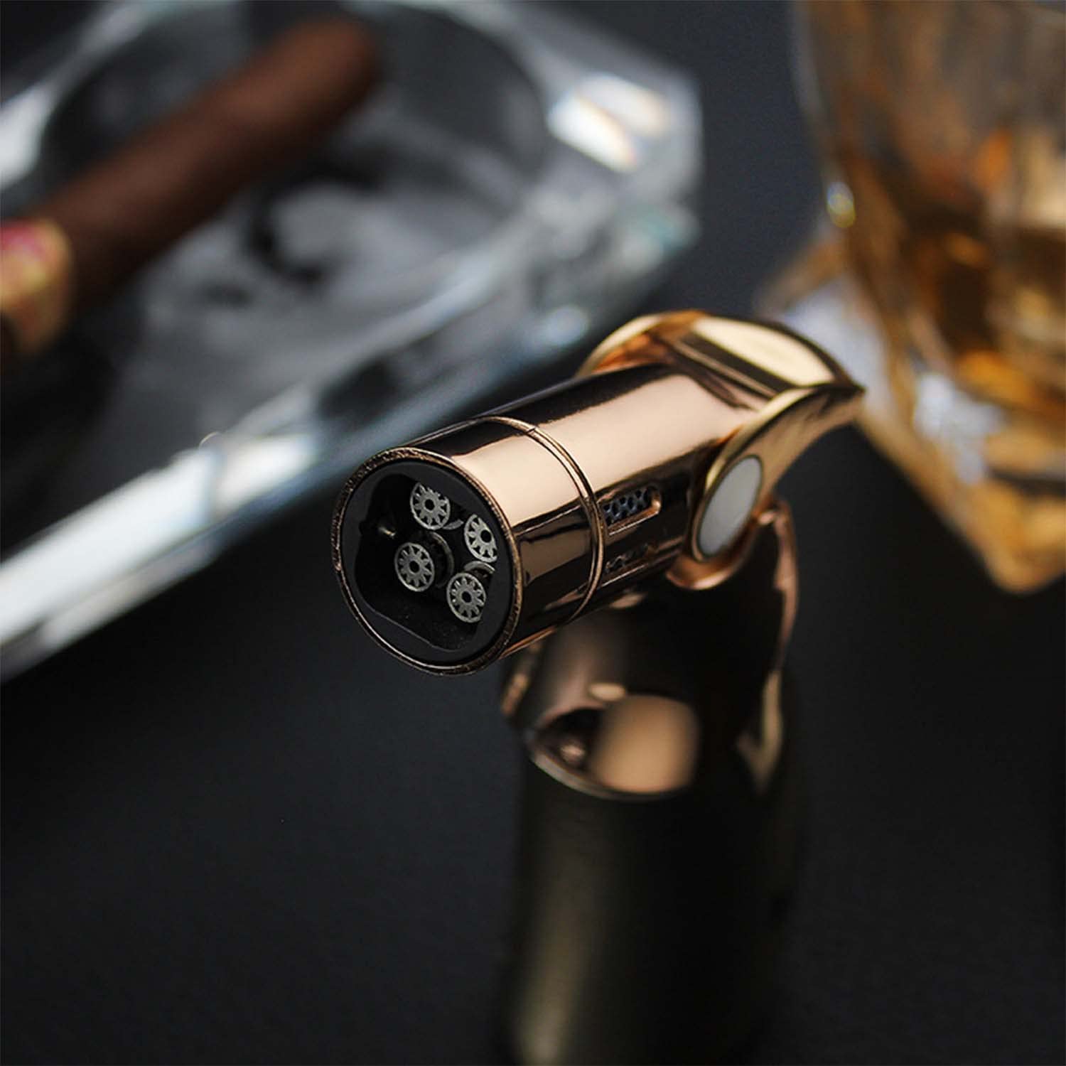 Cigare Briquet Quadruple 4 Jet Flamme Métal Rechargeable Coupe-Vent Torche Au Butane Poignée Ergonomique pour Desserts Crème Brûlée BBQ DIY Soudage (Gaz Non Inclus)