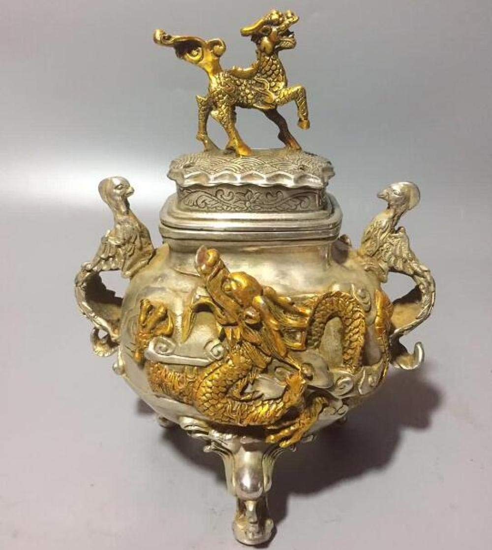 Pièce maîtresse de table basse contre la monotonie d'un grand salon