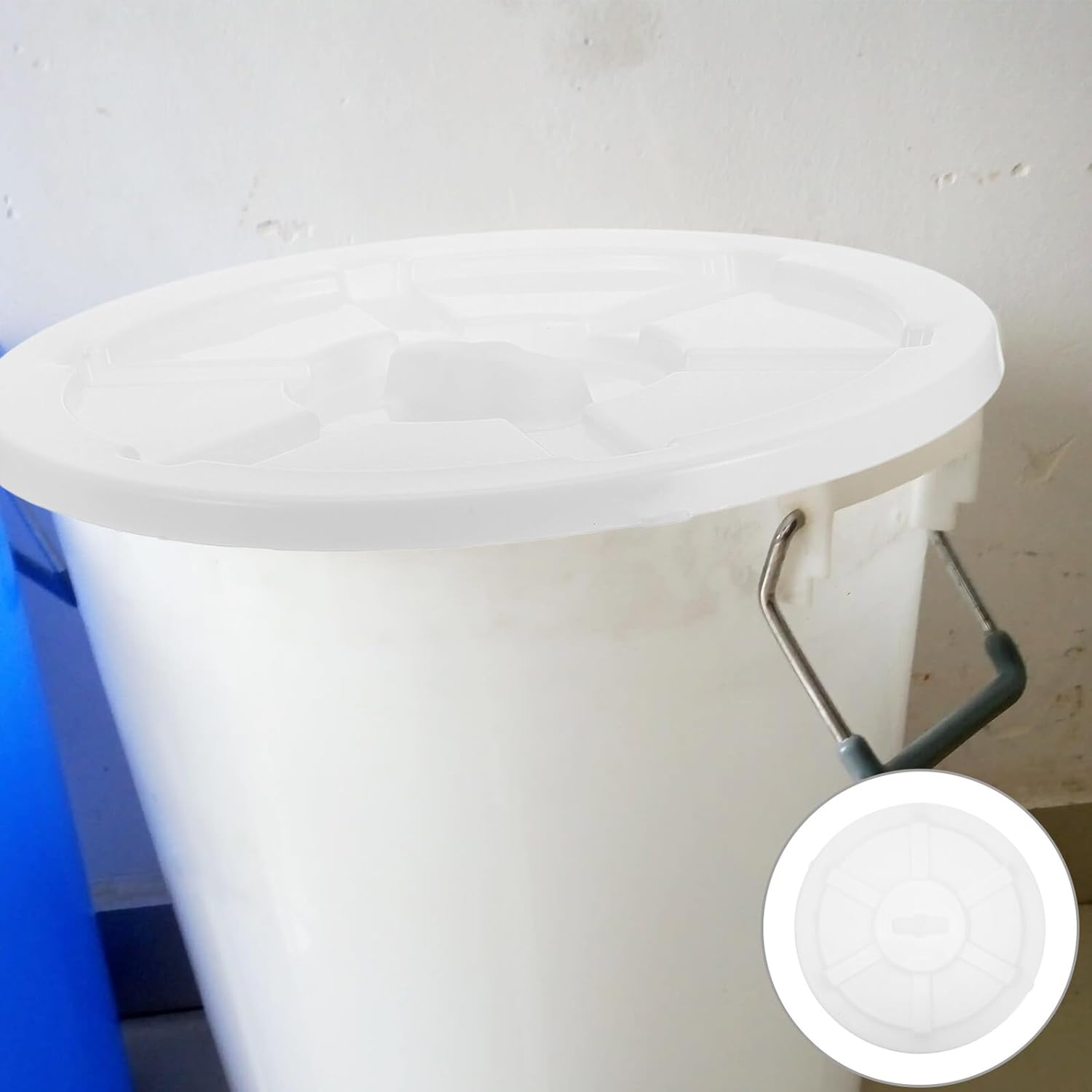 BETOOKY Outdoor Trash Can Lid Replacement, 45l Thickened White Garbage Bin Cover, Sturdy Waste Bin Lid for Garden and Sanitation Use