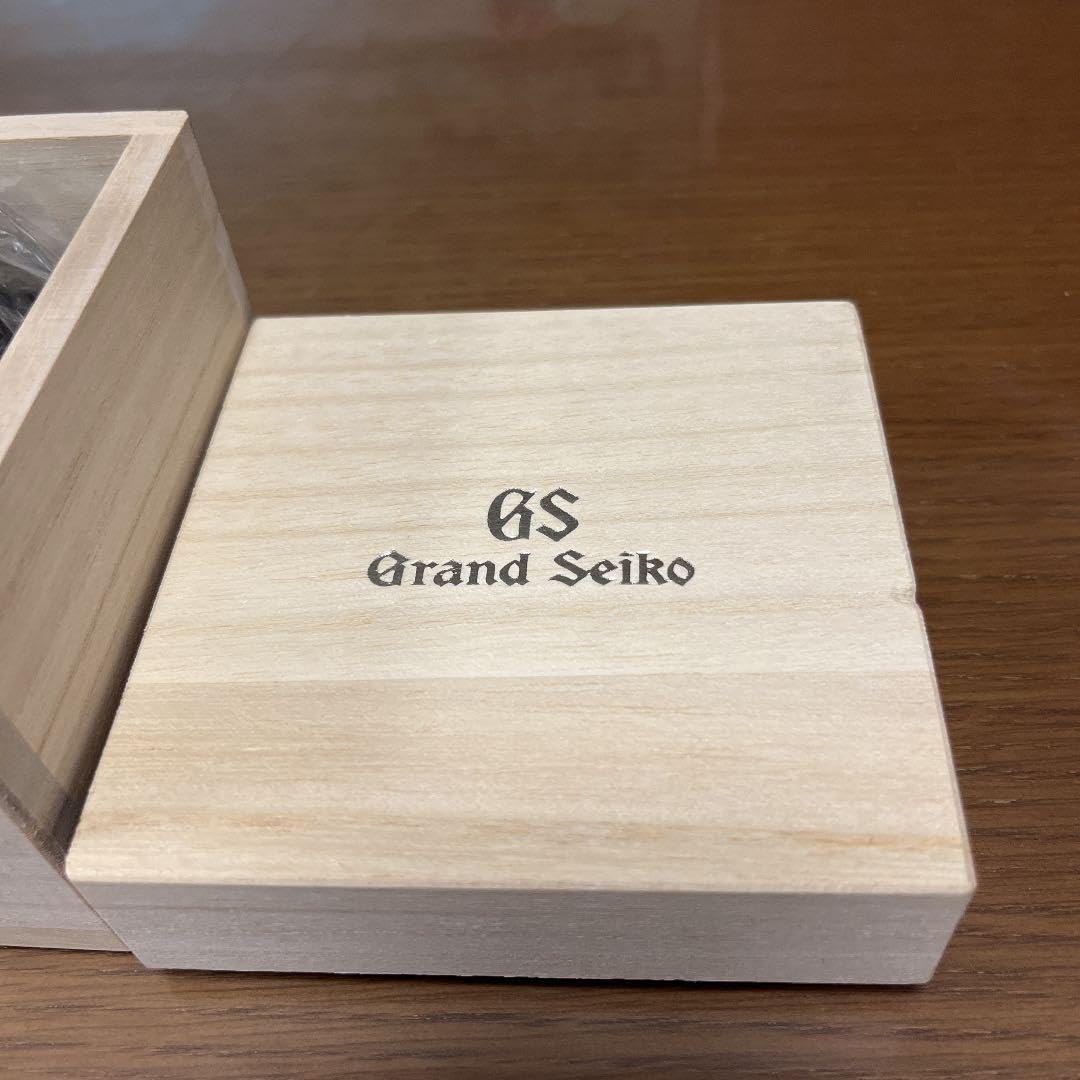 Grand Seiko 南部鉄器岩鋳小物入れ Amazon.co.jp: グランドセイコー 南部鉄器小物入れ : おもちゃ