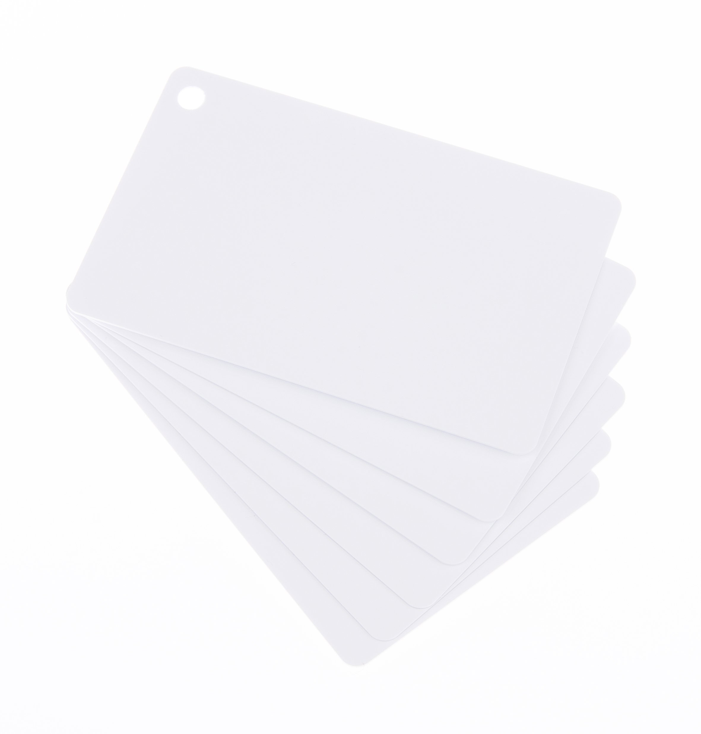 500 x Karteo® Blanko Plastikkarten Karten weiß mit Keytags Stanzung Ausstanzung Loch Lochung für Schlüsselringe Ketten und Schlüsselband Schlüsselbänder