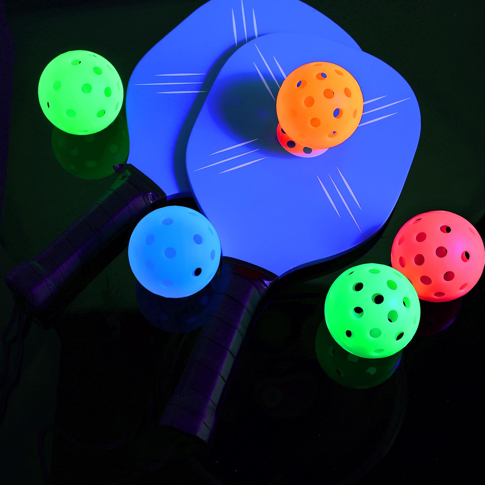 Tradder 30 Stück leuchtende Baseballbälle aus Kunststoff, 40 Löcher, mehrfarbig, leuchtet im Dunkeln, Golfbälle für Outdoor, Indoor-Turnier, Spieltraining für alle Paddelstile, 7,4 cm