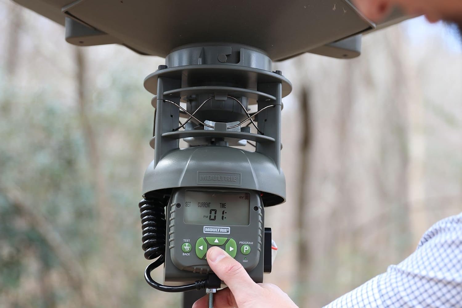 Moultrie 325 Deer Feeder Standard Tripod, All-in-One Quick-Lock Feeder Kit : Sports & Outdoors