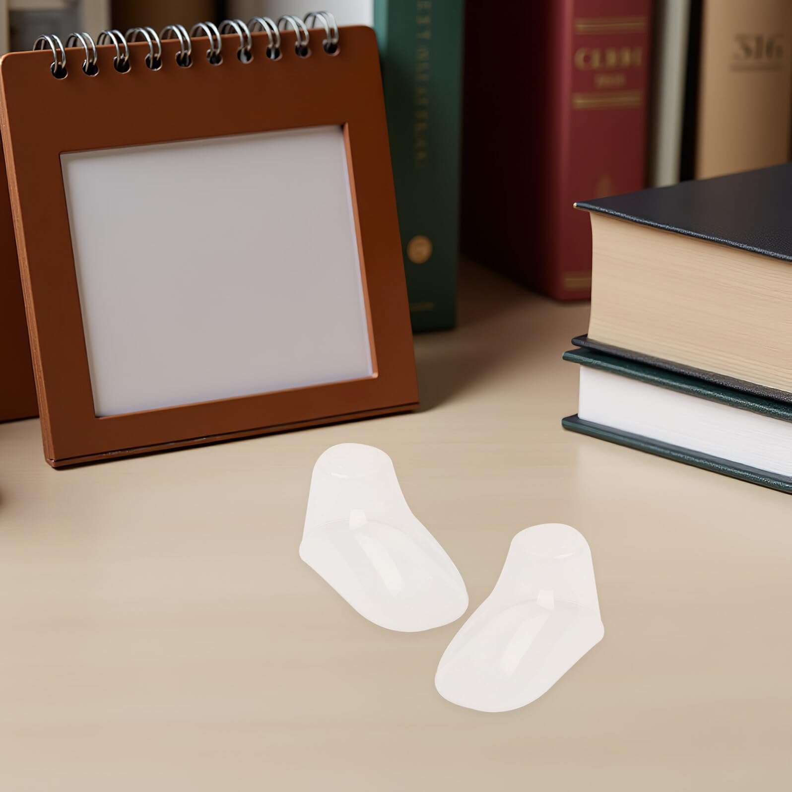 Ipetboom 100 Stück Transparente Kunststoff Fußmodelle Socken Display Ständer Strapazierfähige Schuhformer für Babysocken Leichte Langlebige Sockenaussteller für Schaufenster und
