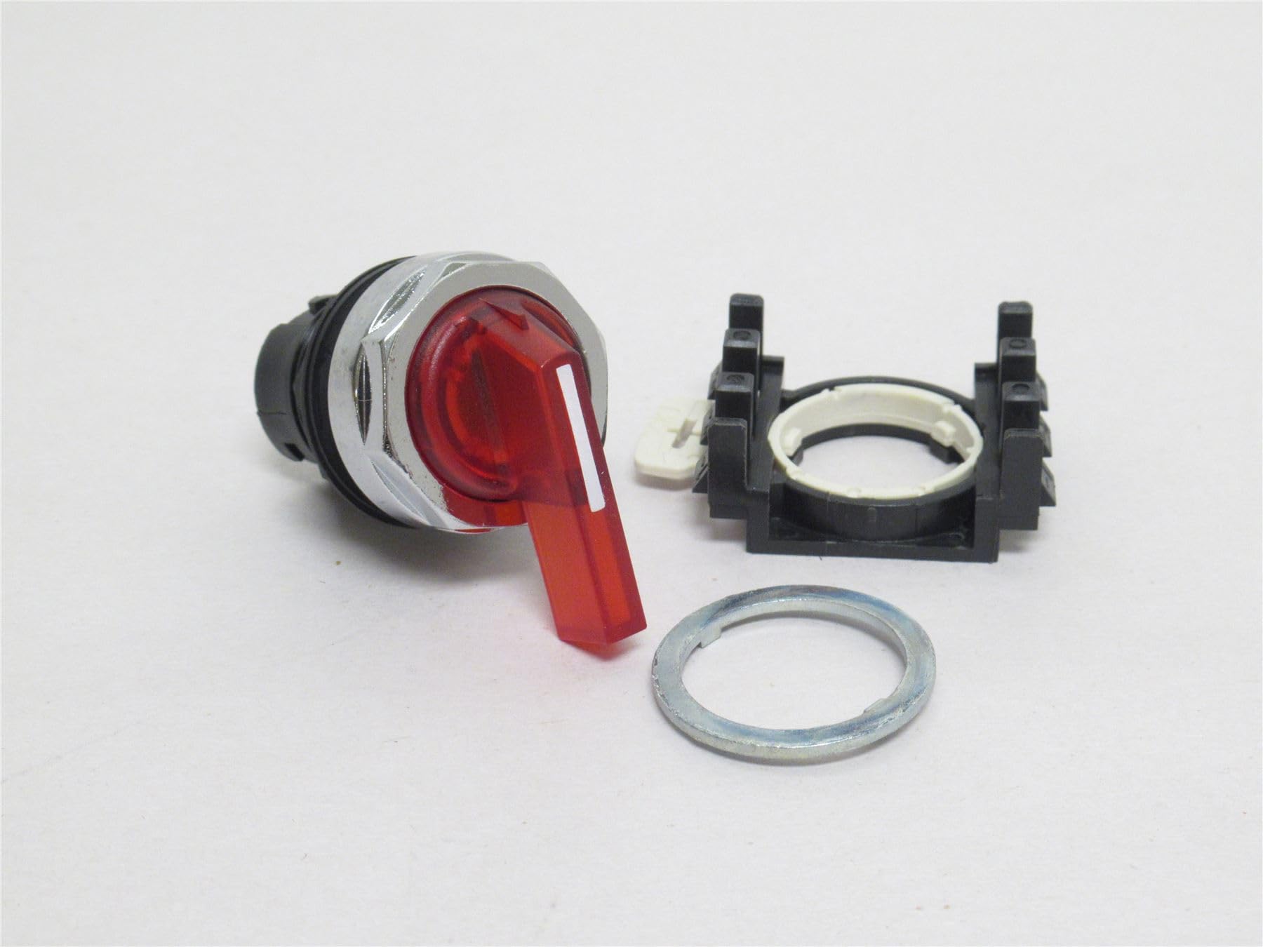 Eaton E22WF2; Illuminated Selector Switch; Red; 2-Position