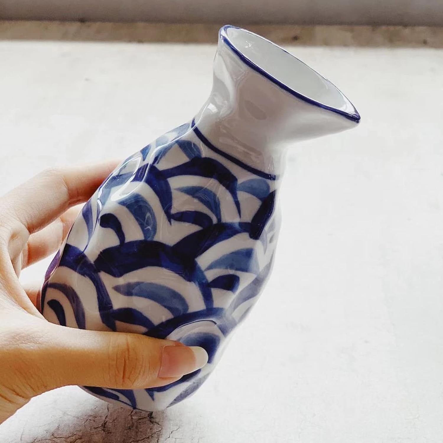 セラミック酒器セット、酒器セット 日本酒ポットセット 伝統的な酒器 手描きデザイン 磁器陶器 陶芸品 ワイングラス カップ 5点セッ