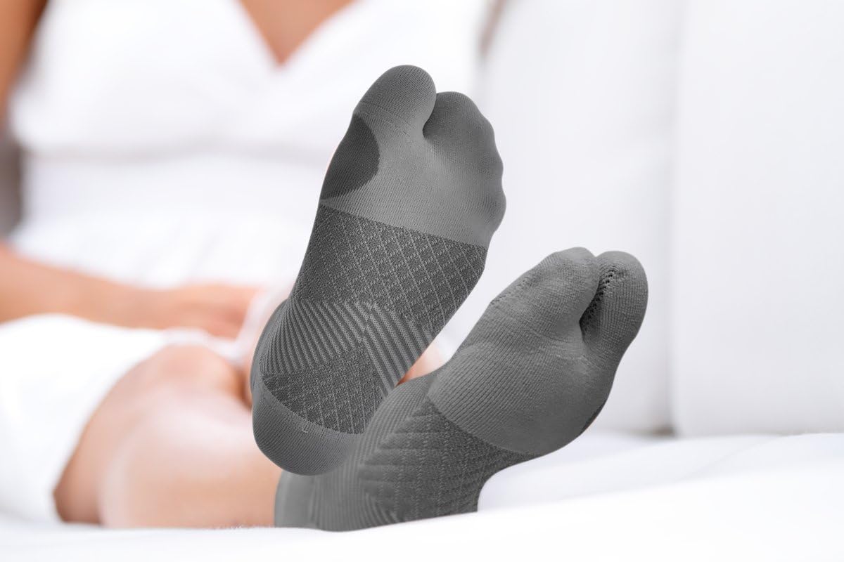 OrthoSleeve BR4 Bunion Relief Socks Split-Toe Design Separates Toes, relieves Bunion Pain and a targeted Bunion pad Reduces Toe Friction and relieves Hallux valgus Pain (Black 3 Pack, Small) : Health & Household