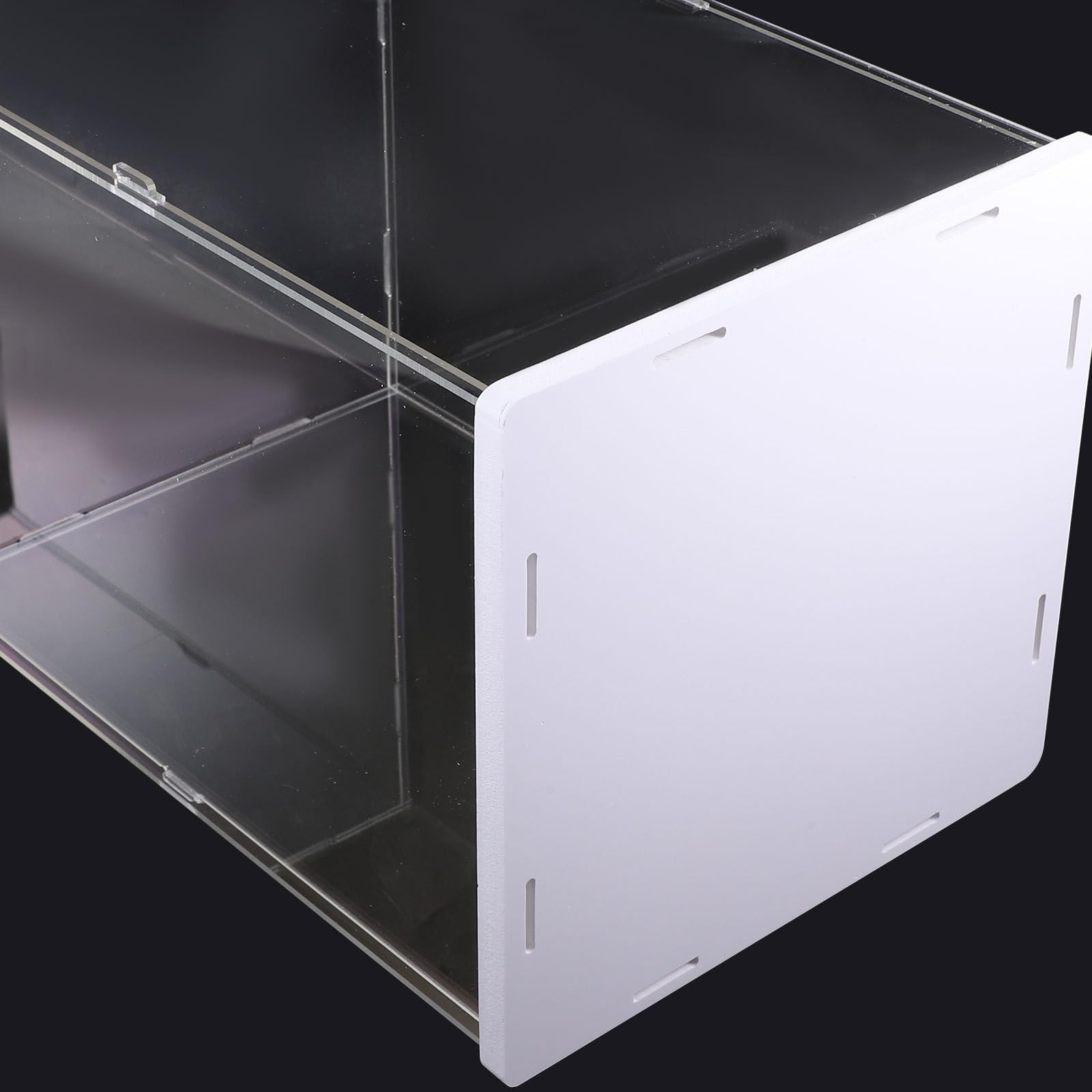KICHOUSE Transparente Acryl Vitrine für Figuren mit Glatter Oberfläche und Staubschutz Einfache und Zarte Acrylbox für Kleine Gegenstände und Sammlermodelle im Geschäft