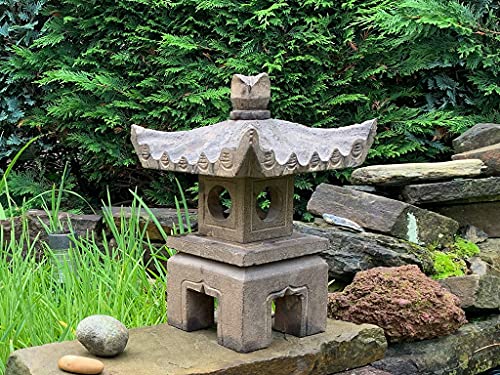 Farol de piedra de piedra natural, techo cuadrado que representa la felicidad.