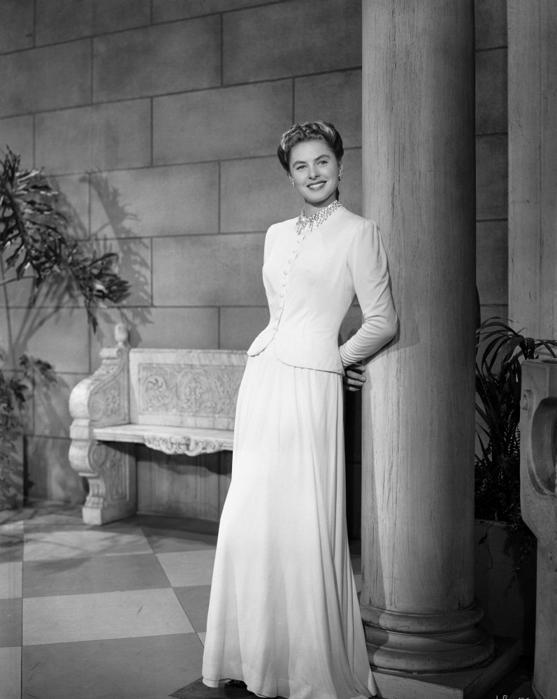 Amazon.com: Ingrid Bergman Leaning on a Post in a White Dress Photo Print (24 x 30): Posters & Prints Amazon.com: Ingrid Bergman Leaning on a Post in a White Dress Photo Print (24 x 30): Posters & Prints