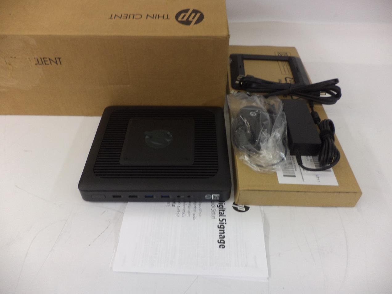 HP MP4 DIGITAL SIGNAGE PLAYER, AMD GX-217GA 1.65Hz 32 GB SATA SSD, 4 GB 1600 MHz DDR3 SDRAM WIN EMBE