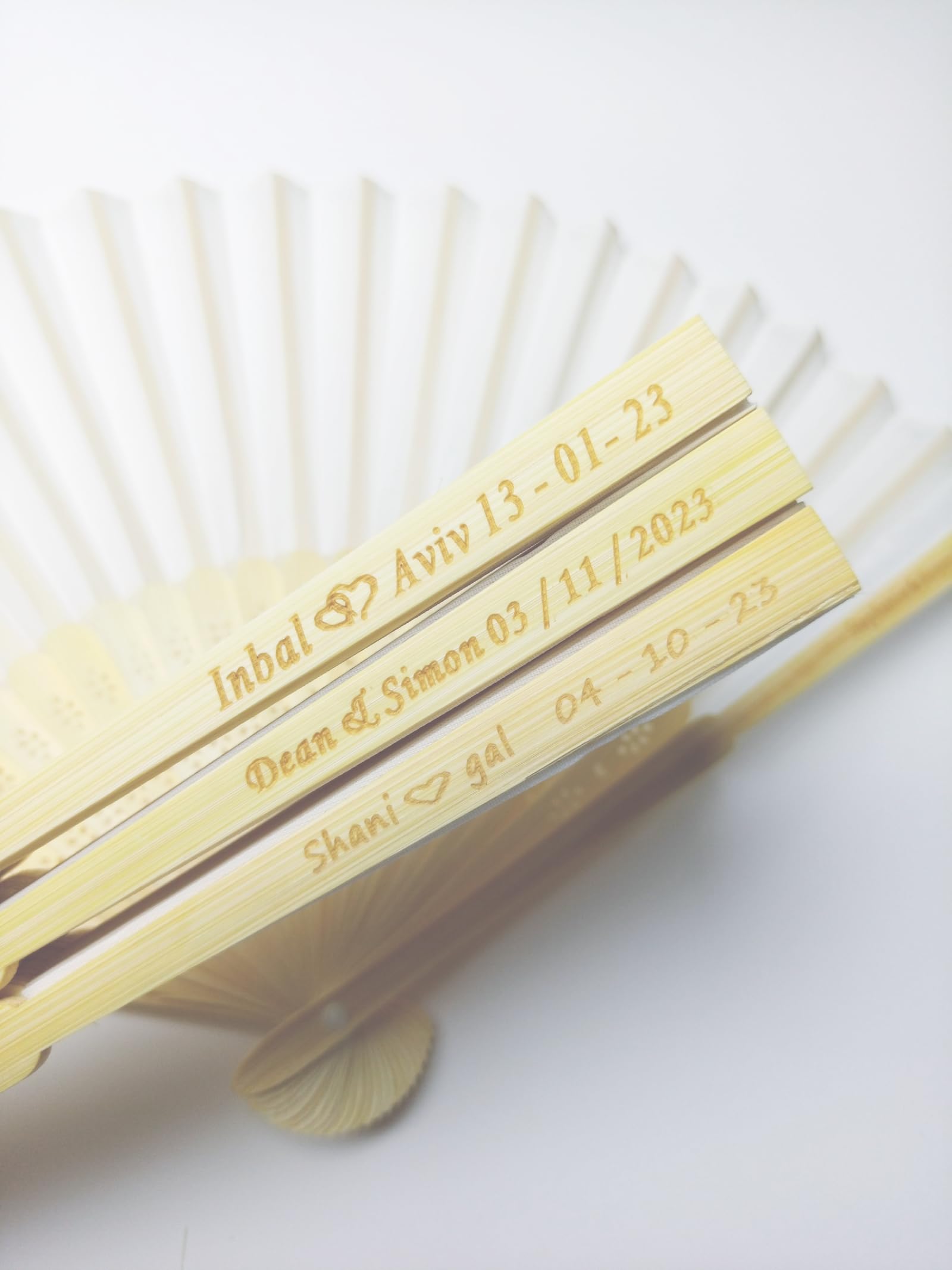 Personalisiertes Handfächer Weiß Fächer Hochzeit Papierfächer Hochzeitsfächer Personalisiert Name Faltfächer Gastgeschenk Für Hochzeit Sommer Party (50pcs)
