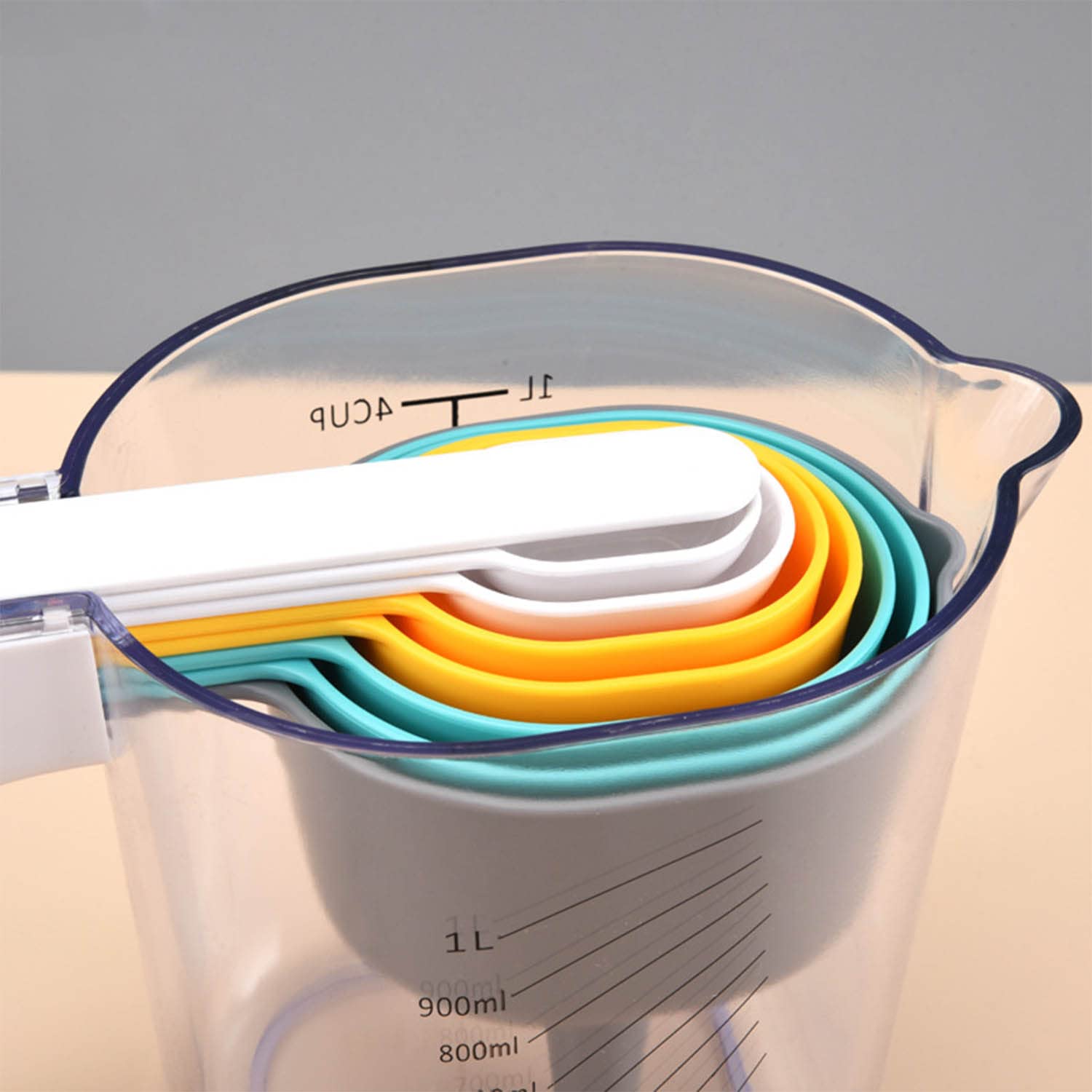 Misurino e Misurino Impilabile Set da 9 Pezzi Senza BPA Scale di Misurazione Multiple Pratico Utensili da Cucina con Imbuto Raschietto, 1000 Ml
