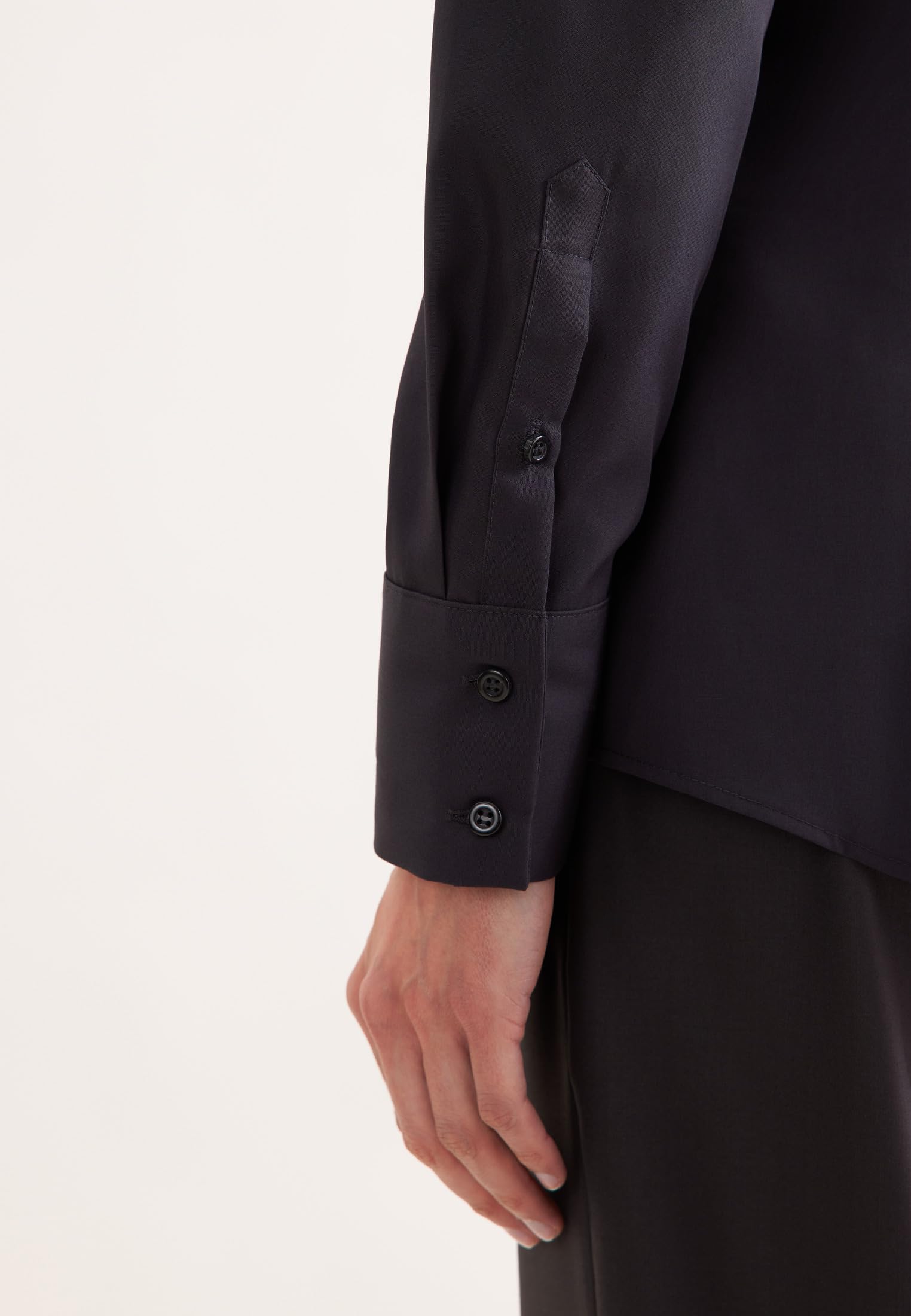 Seidensticker Damska bluzka - bluzka miejska - nie wymaga prasowania - bluzka z kołnierzem kielichowym - krój slim fit - długi rękaw - 100% bawełna, Czarny (118201), 36