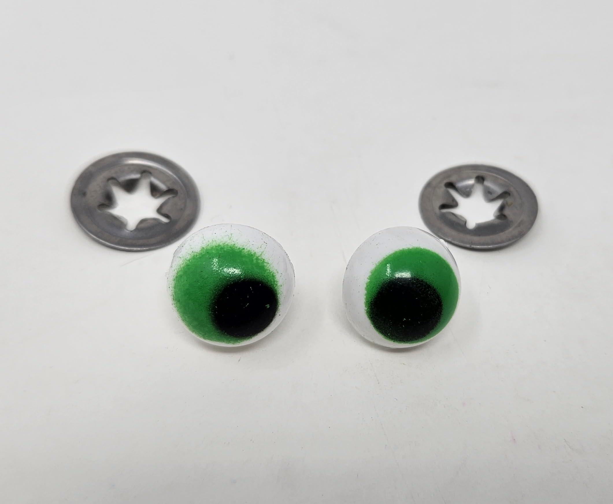Pair of Zim's 17mm Green Painted Plastic Frog Safety Eyes for Craft Dolls or Puppets (Pack of 8)