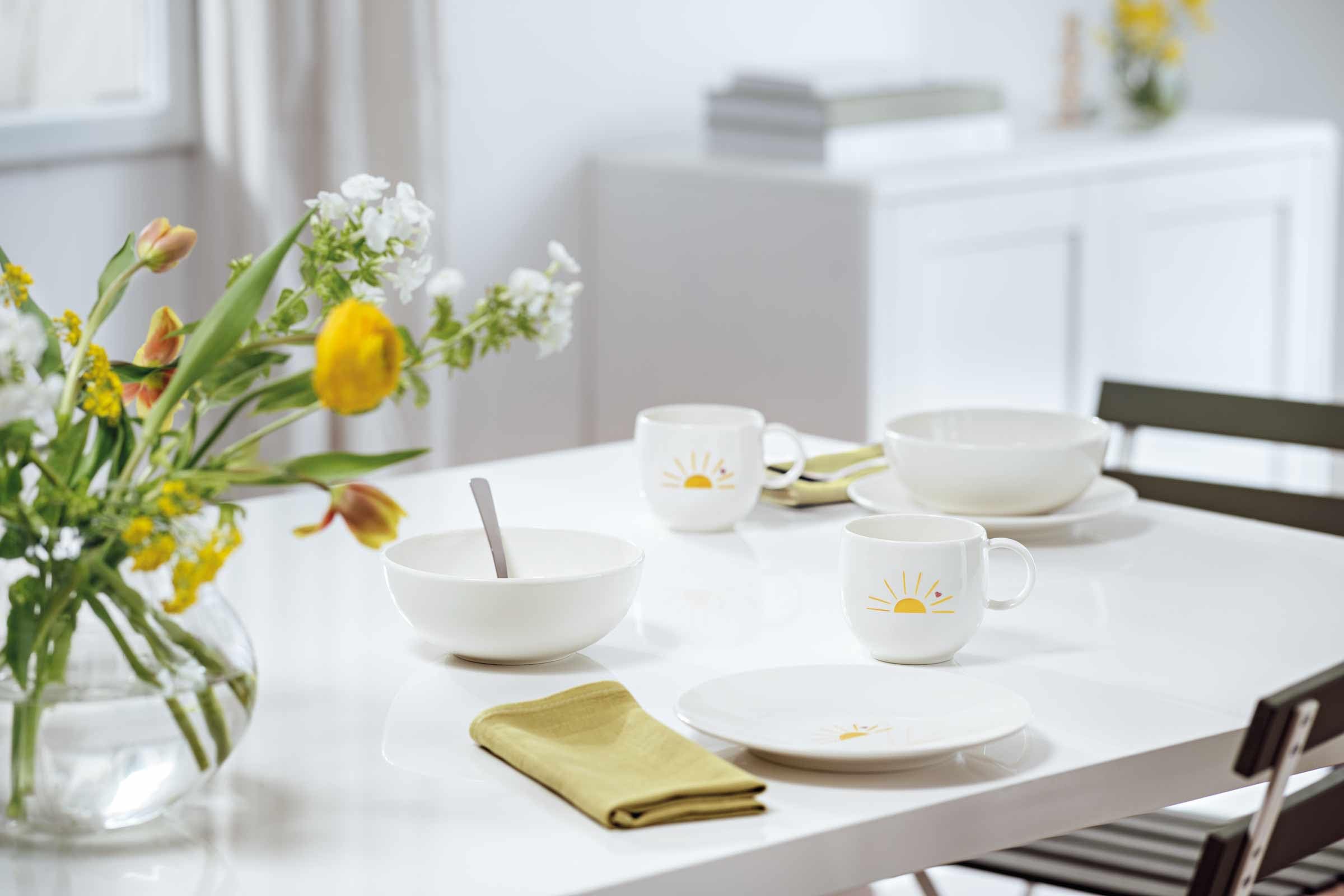 Villeroy & Boch With Love Müslischalen Hello Sunshine 4er Set, 590 ml, Vielseitige Schalen für Suppe, Salat und Ramen, Premium Porzellan, spülmaschinen- & mikrowellengeeignet