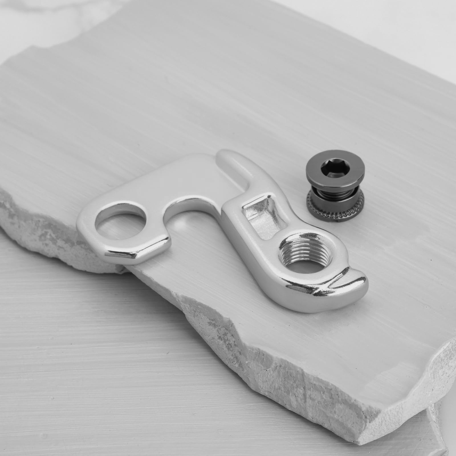 Wieszak na przerzutkę rowerową kompatybilny z UNION GH-012 38 x 54,5 mm hak do tylnej przerzutki ze śrubami, wieszak na tylne przekładnie, srebrny