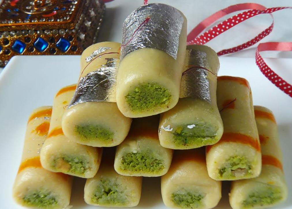 HIMALYA FRESH Kaju Pista Roll - Premium Authentic Indian Food & Sweets Made With Cashew Nuts and Pistachio - No Fillers Or Preservatives