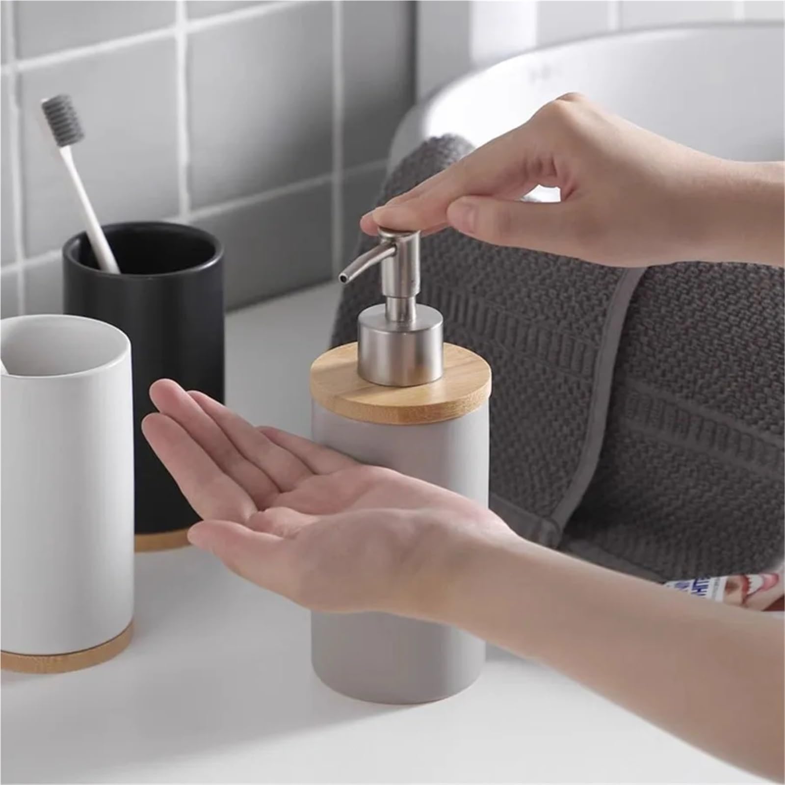 Accesorios BañO Set de Accesorios baño cerámica, Soporte for Cepillo Dientes, dispensador jabón con Bandeja, Kit decoración del hogar(2cup1bottle-gray)