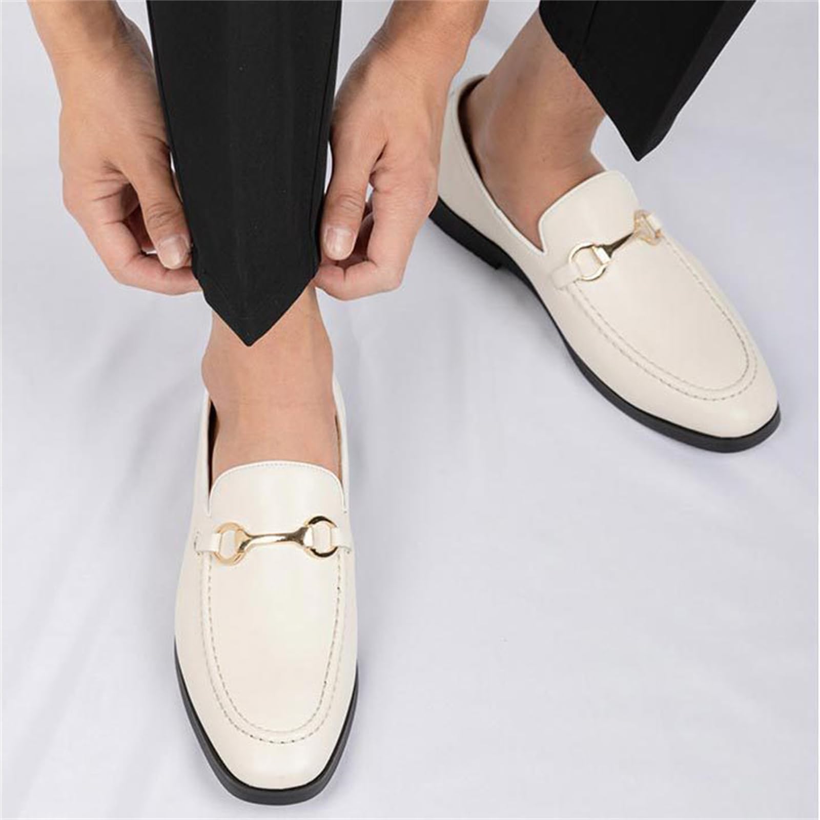 Mocassini da Uomo Scarpe Eleganti Slip-On con Decorazione A Morsetto Scarpe da Guida Casual da Ufficio in Pelle con Tacco Basso