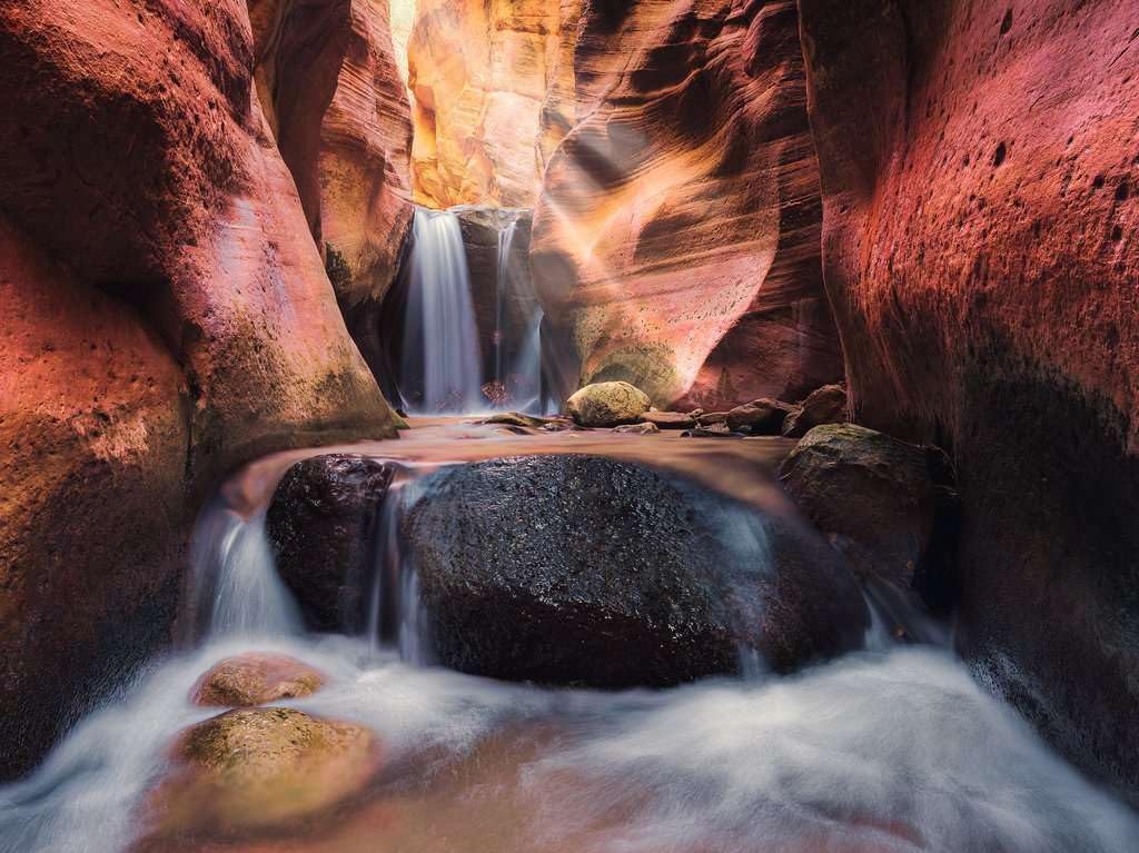 Ravensburger Puzzle 12000801 - Der Wasserfall im Red Canyon - 1500 Teile Puzzle für Erwachsene from 14 Years, Yellow