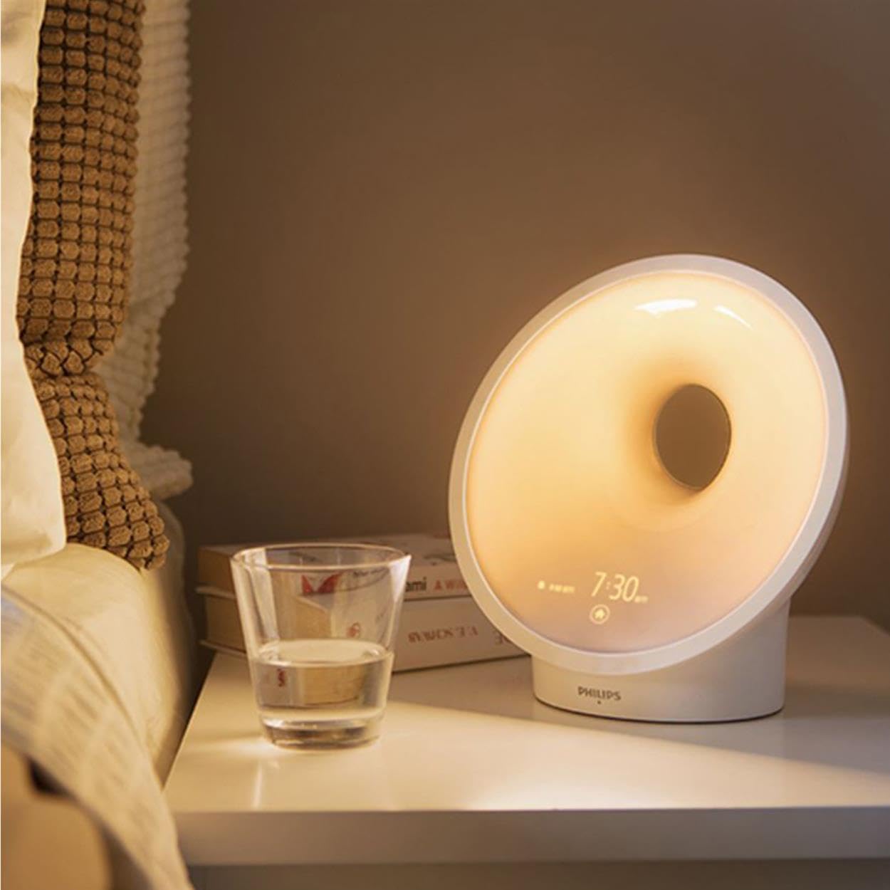 Philips Wake-up Light HF3651/01 Despertador de luz natural, múltiples luces y sonidos, luz de medianoche y radio FM, con cargador móvil, Plástico, Blanco, 12 x 19 x 19 cm, 1 kilogramo