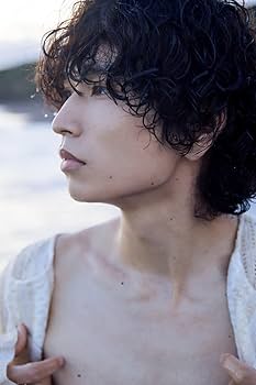 Amazon.co.jp: 鈴木曉1st写真集 共鳴 : 鈴木 曉: 本
