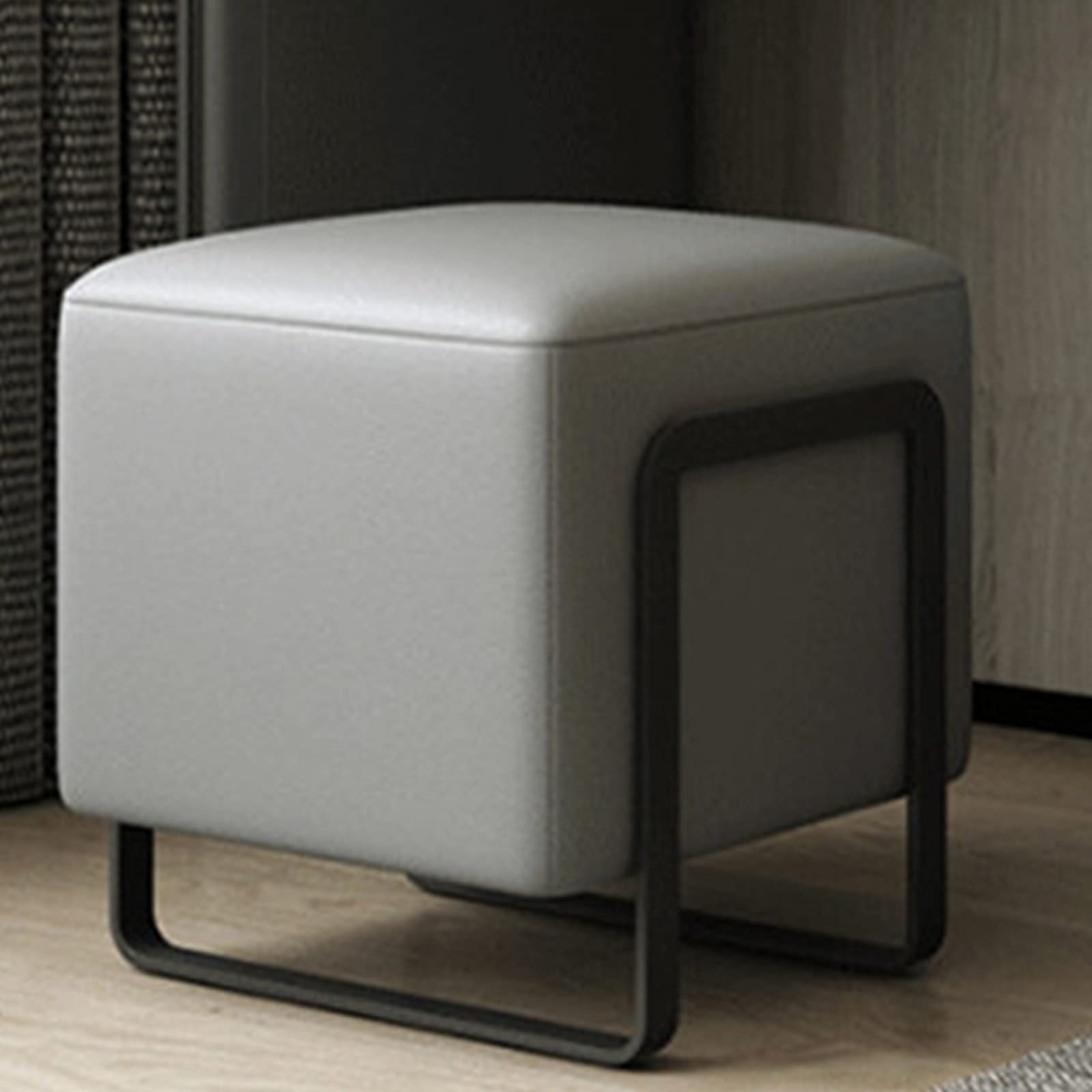 Tabouret de vanit&eacute; et repose-pieds en cuir pour un salon contemporain