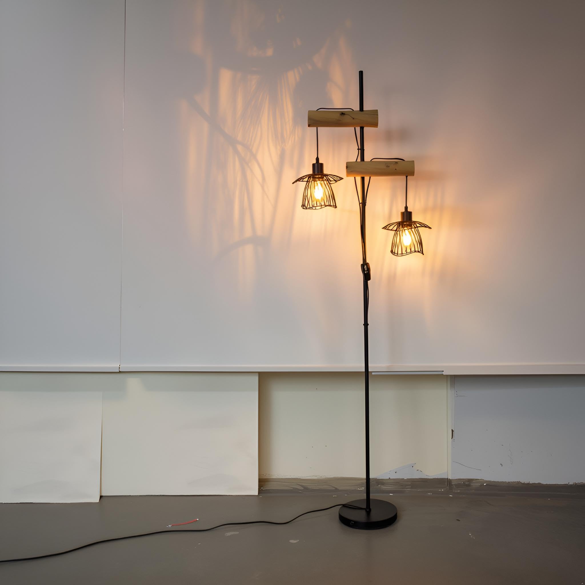 Industrielle Stehlampe, 2 Schwarz Metall-Lampenschirmen | Naturholz Vintage Standleuchte, Unabhängige Schalter, Ohne Leuchtmittel, Wohnzimmer