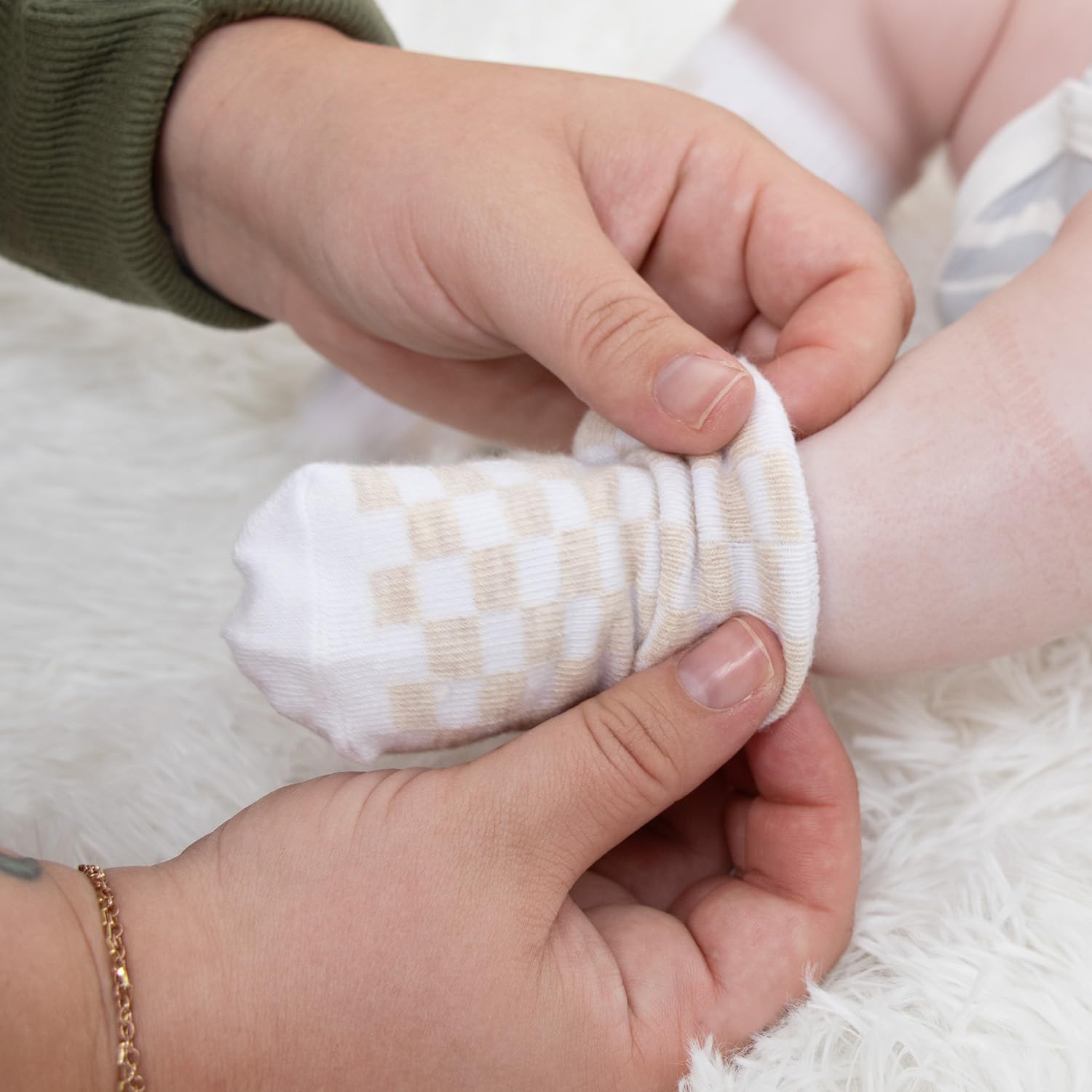 The Peanutshell Calcetines orgánicos para bebés de 3 a 12 y 12 a 24 meses, unisex, agarre antideslizante, 100 % algodón, color gris menta, Multicolor, 0-3 Months