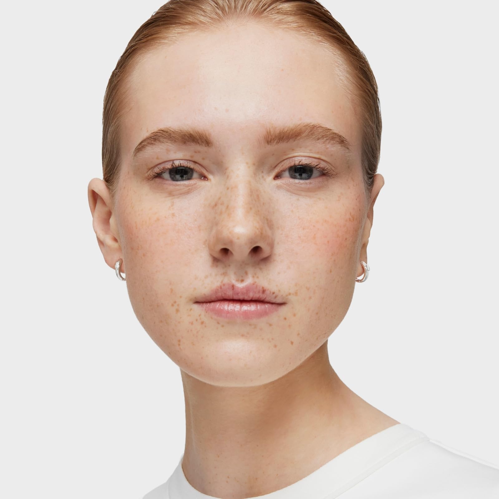 TOUS Pendientes de Aro de Plata de Primera Ley para Mujer y Cierre Criolla de 3mm de Grosor y 1 cm de Diametro, Motivo de Oso, Versátiles y Atemporales, Colección Basics