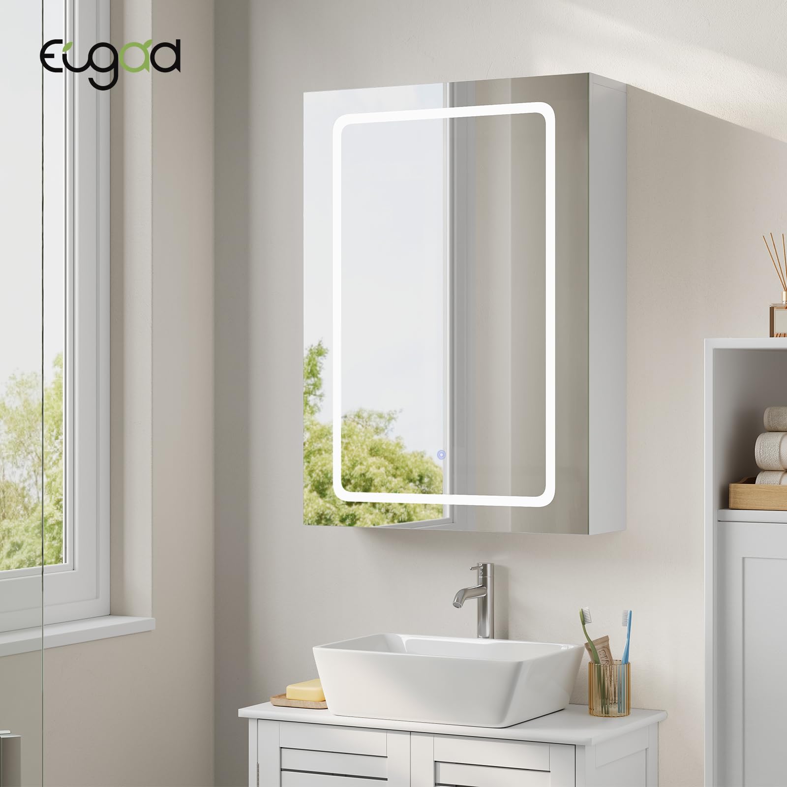 EUGAD Armario Baño con Espejo y Luz, Armario de Pared con Estantes Ajustables, Luz Táctil de 3 Colores, Ganchos de Joyería, Mueble Baño para Piso Apartamento, Blanco