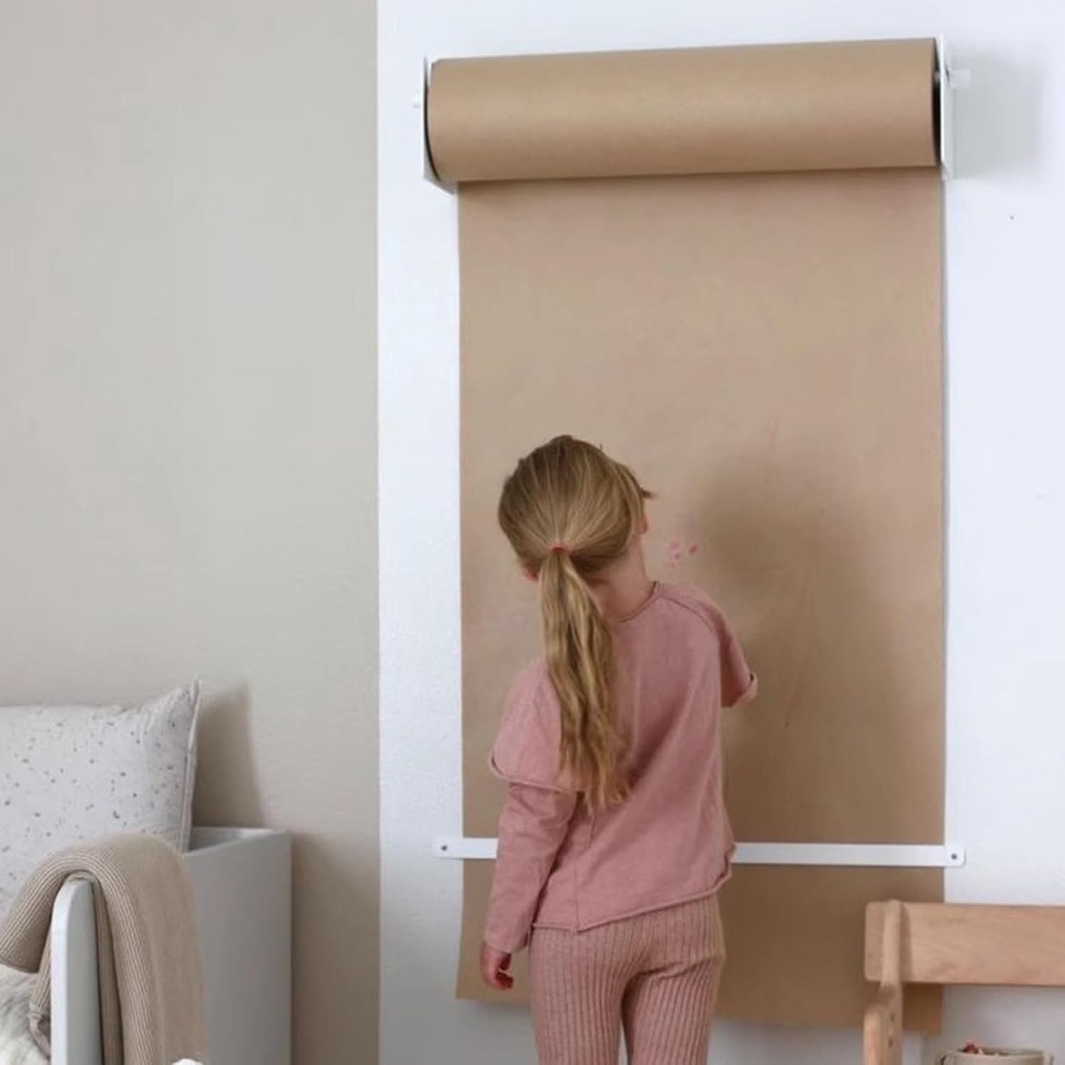 Distributeur mural de papier kraft, rouleau de papier à suspendre avec cutter et matériel de montage associé, blanc, 127 cm / 50in de large