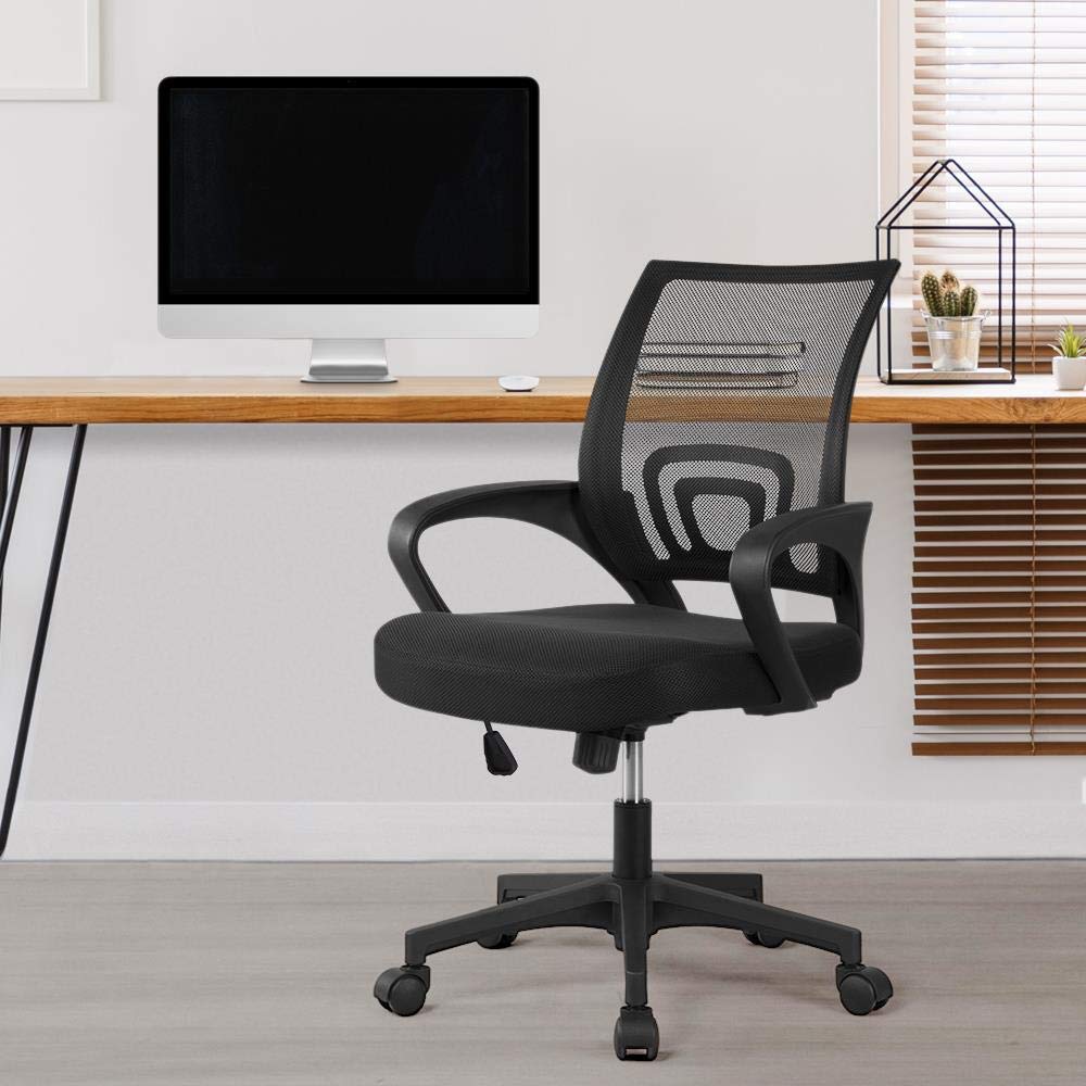 Sedia da Ufficio Scrivania con Rotelle Girevoli e Braccioli Ergonomica Lombare e con Altezza Regolabile Imbottita e Rete Traspirante Portata 136 kg Nero